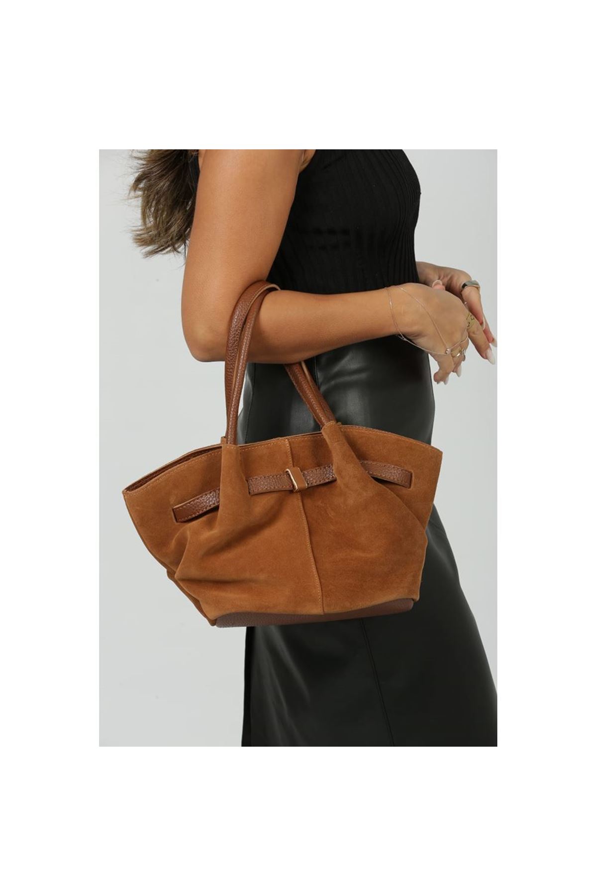 Kadın Camel Süet Gold Toka Detaylı Büyük Boy Omuz Çantası