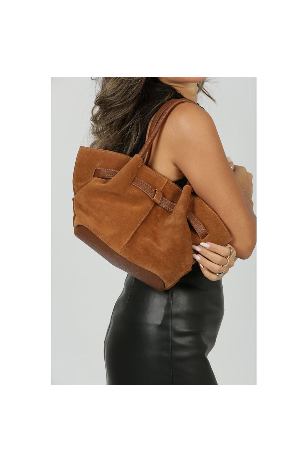 Kadın Camel Süet Gold Toka Detaylı Büyük Boy Omuz Çantası