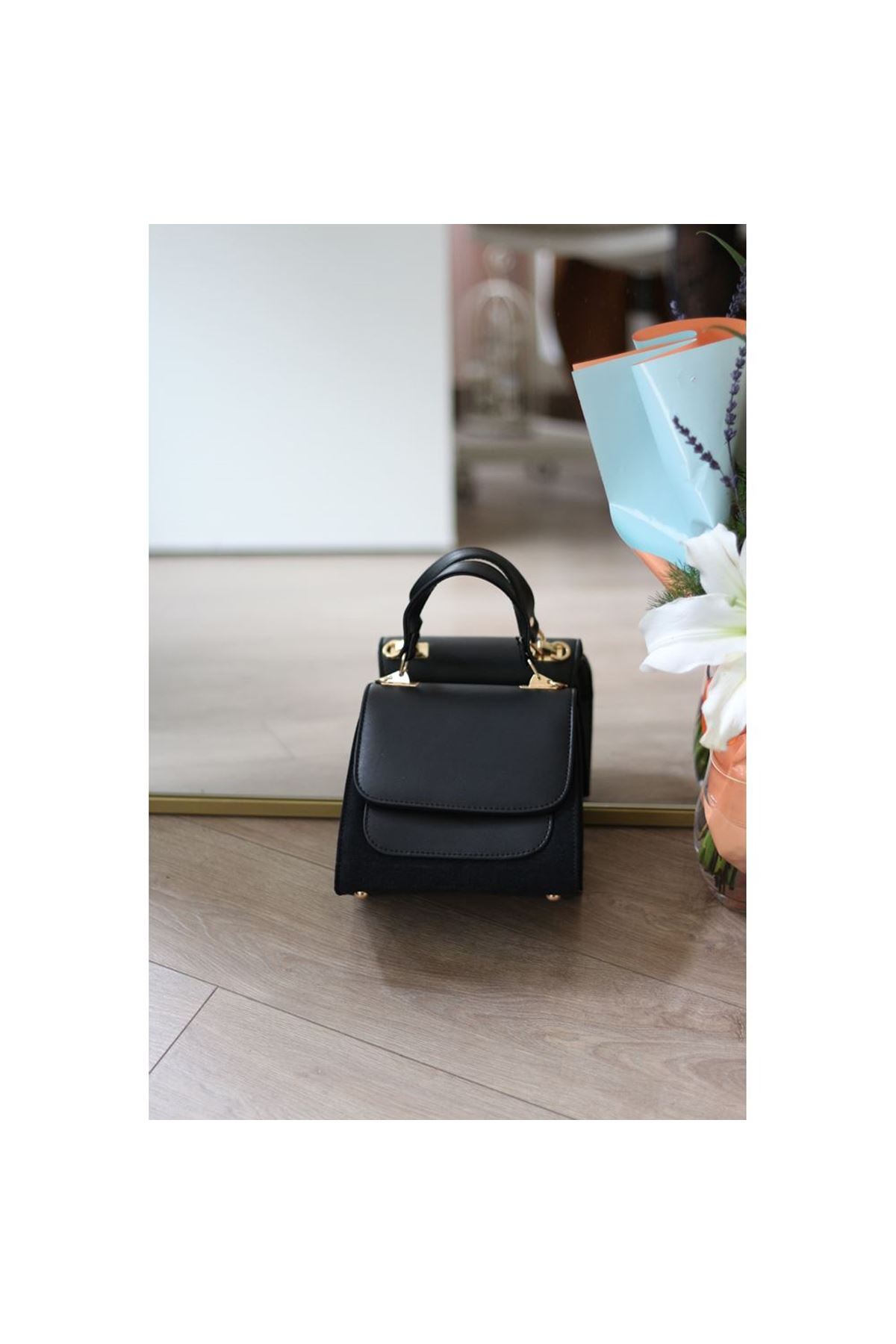 Kadın Siyah Düz Kapak Kot Detaylı Askılı Omuz Çantası
