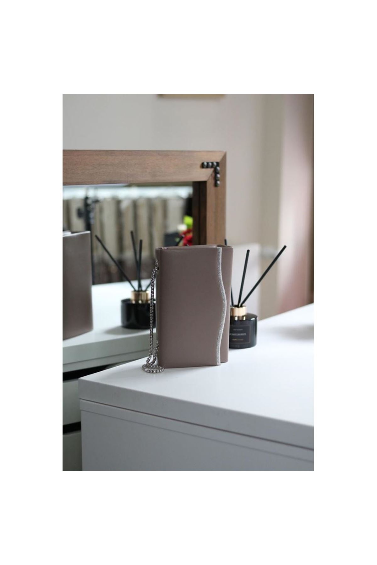 Kadın Koyu Vizon Taş Detaylı Zincirli Omuz Çantası