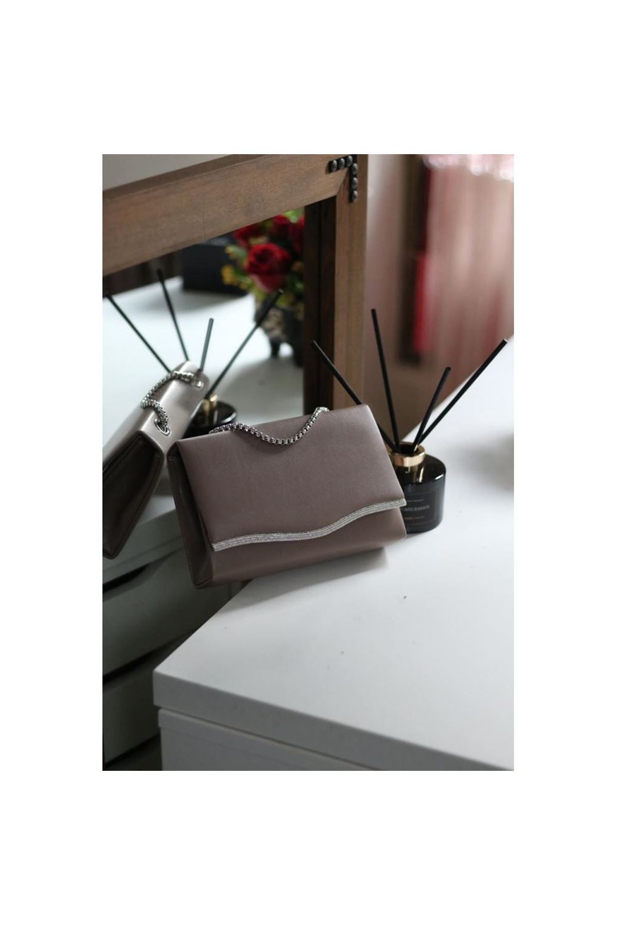 Kadın Koyu Vizon Taş Detaylı Zincirli Omuz Çantası