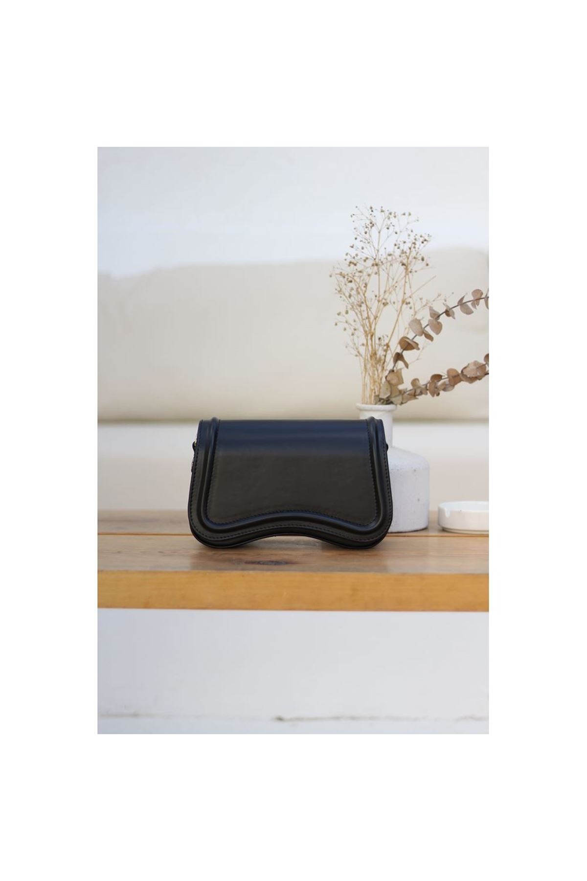 Kadın Siyah Dalga Desen Kapaklı Kumaş Askılı Omuz Çantası