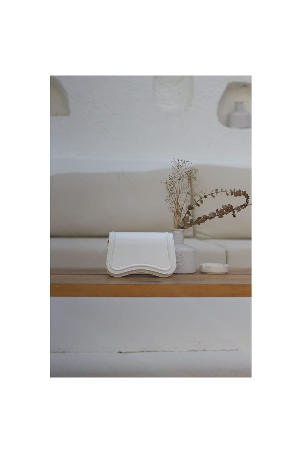 Kadın Beyaz Dalga Desen Kapaklı Kumaş Askılı Omuz Çantası