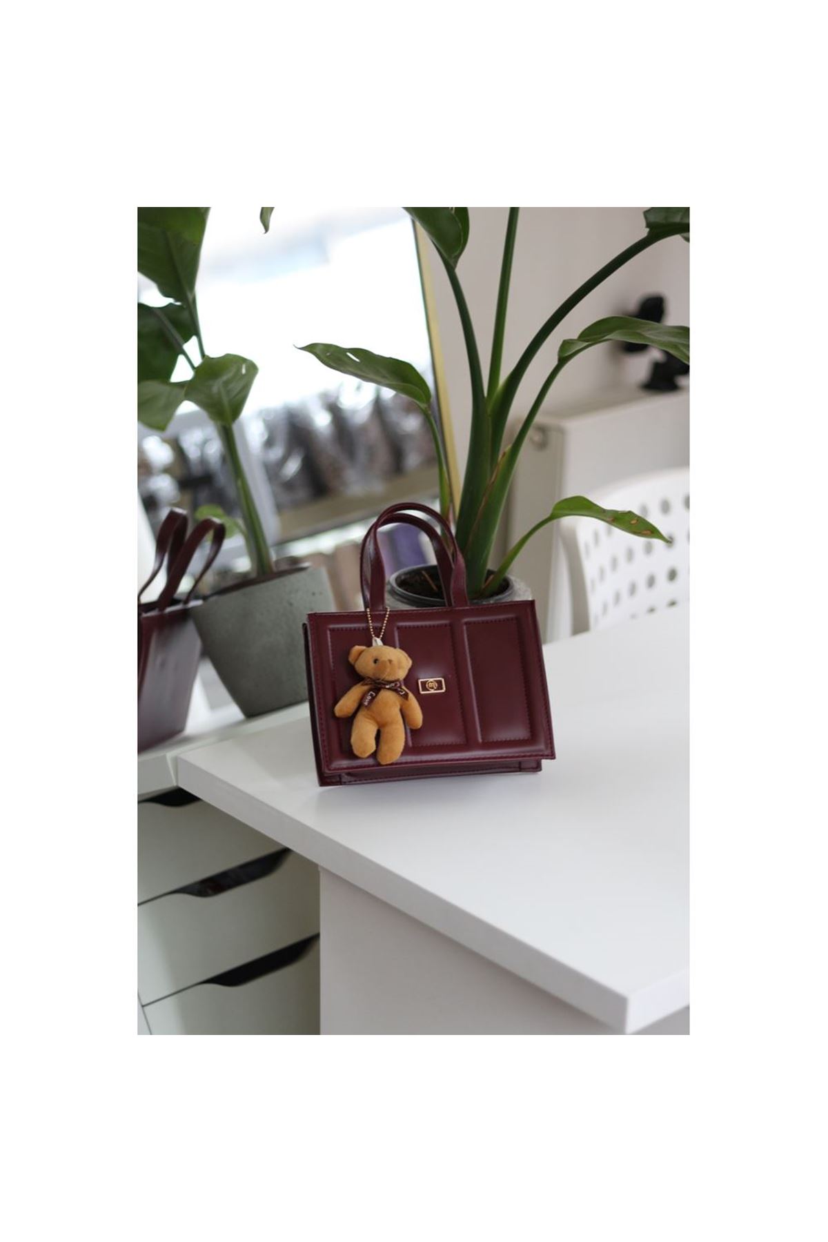 Kadın Bordo Çizgi Detaylı Ayıcık Maskotlu El Omuz Çantası