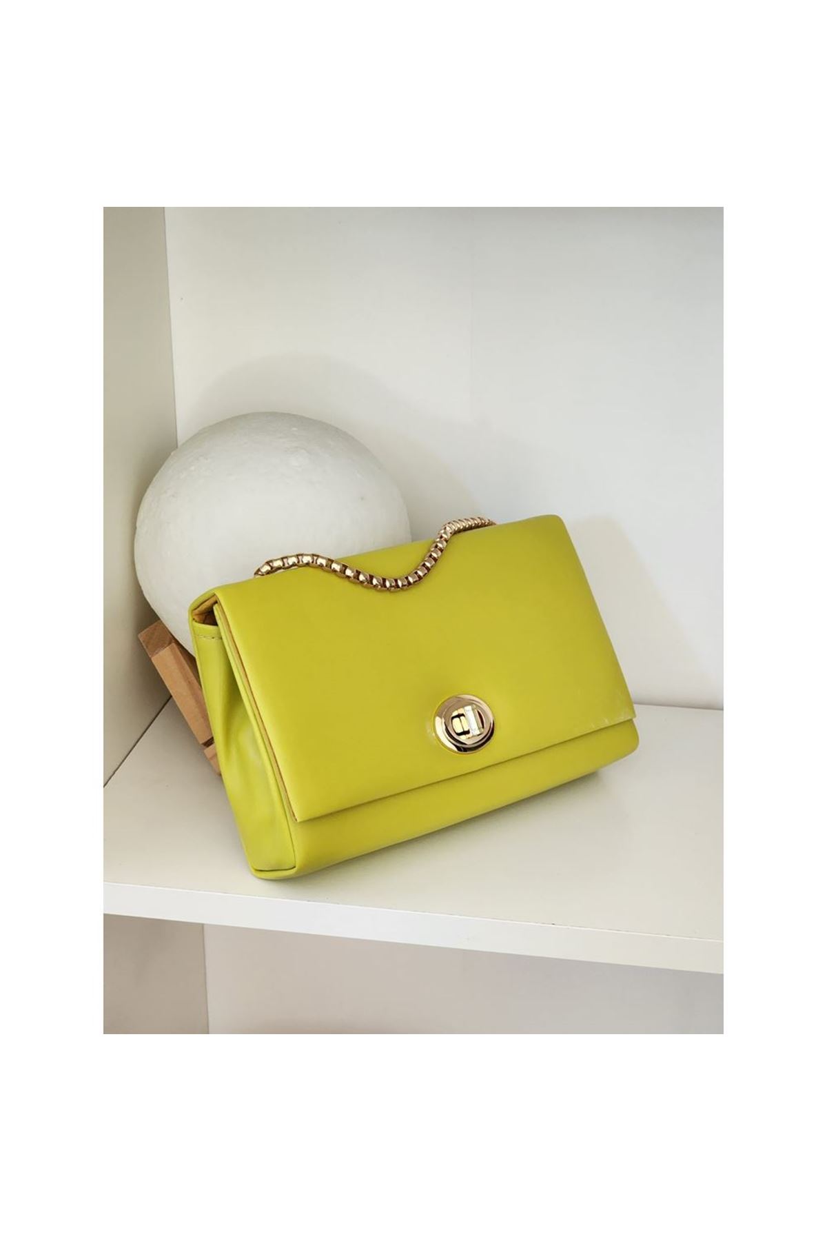 Kadın Neon Yeşil Kilit Detaylı Kutu Omuz Çantası