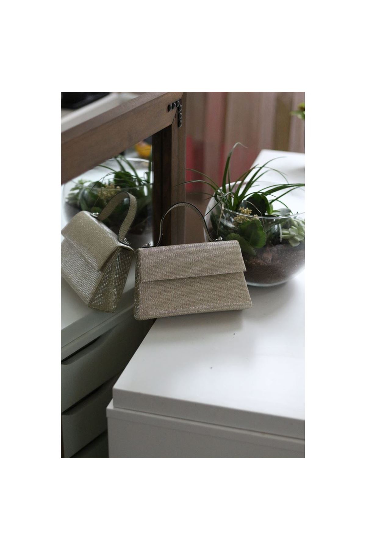 Kadın Gold Simli Tutma Detaylı Abiye Çantası