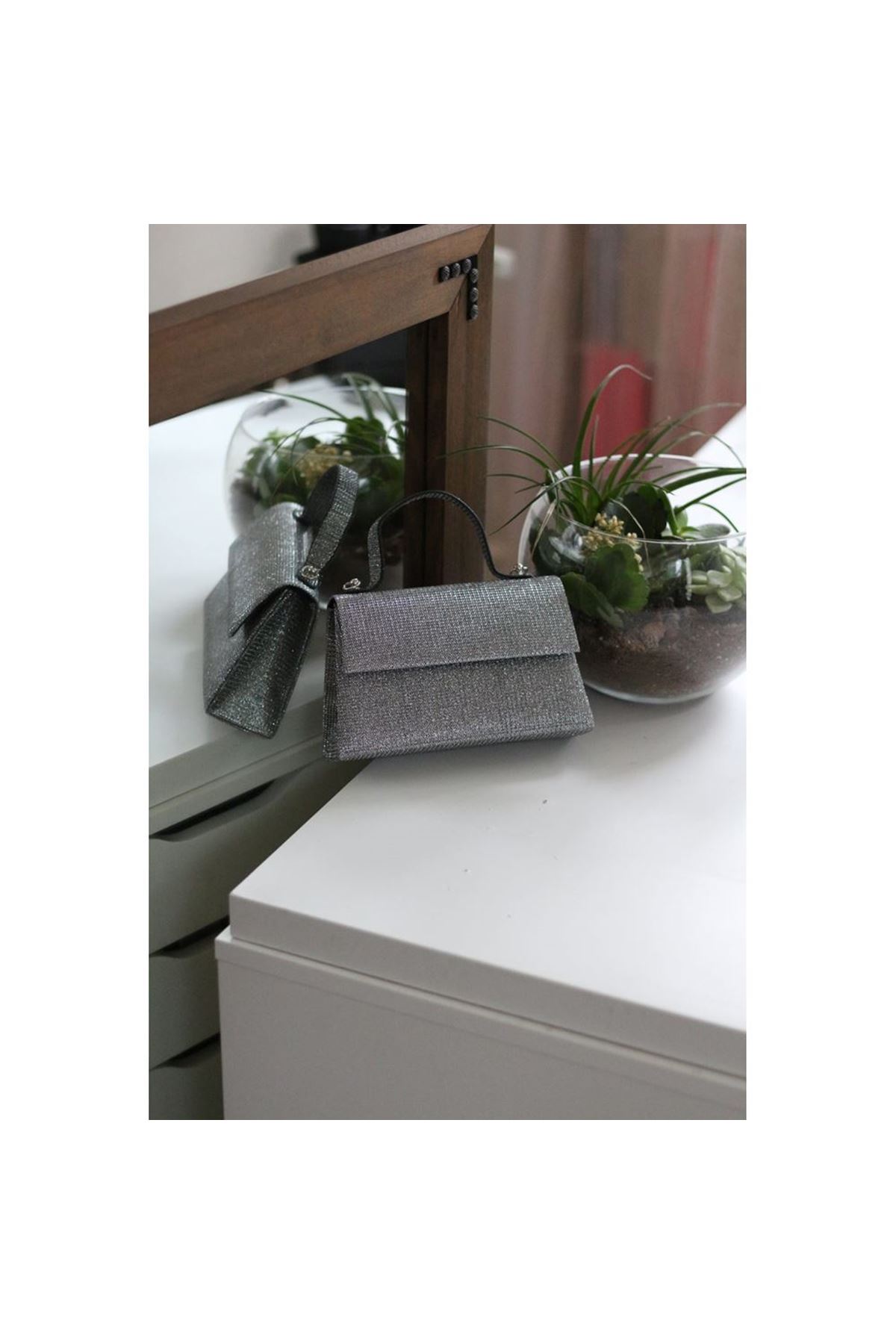 Kadın Platin Simli Tutma Detaylı Abiye Çantası