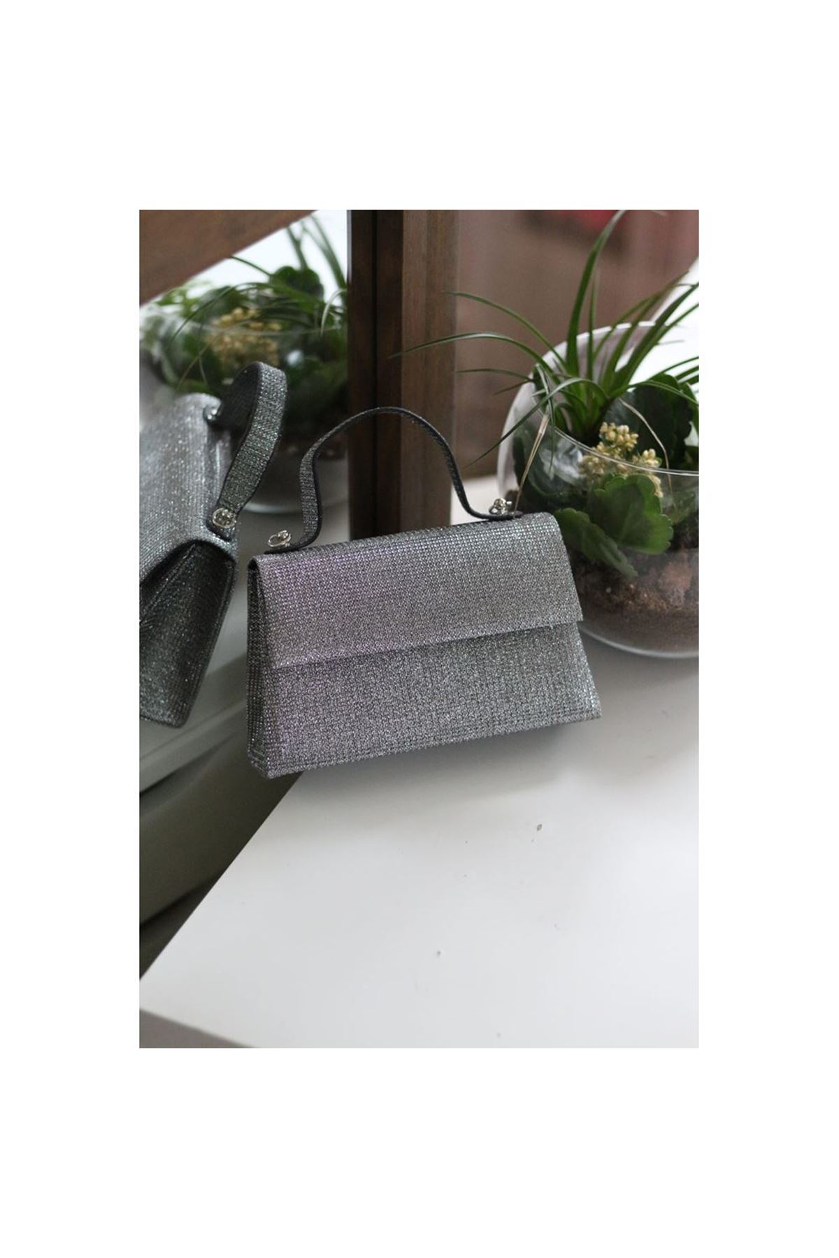 Kadın Platin Simli Tutma Detaylı Abiye Çantası