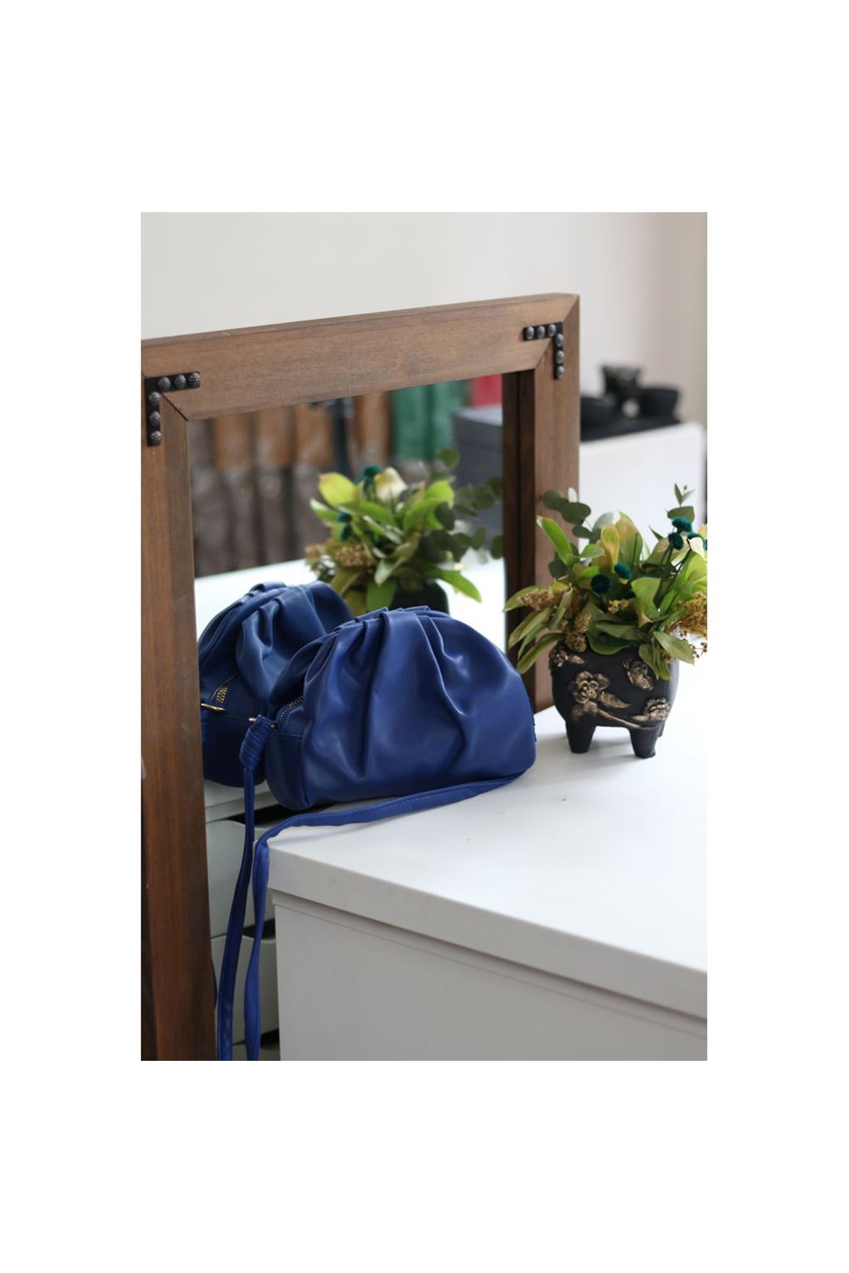 Kadın Mavi Yumuşak Pileli Omuz Çantası