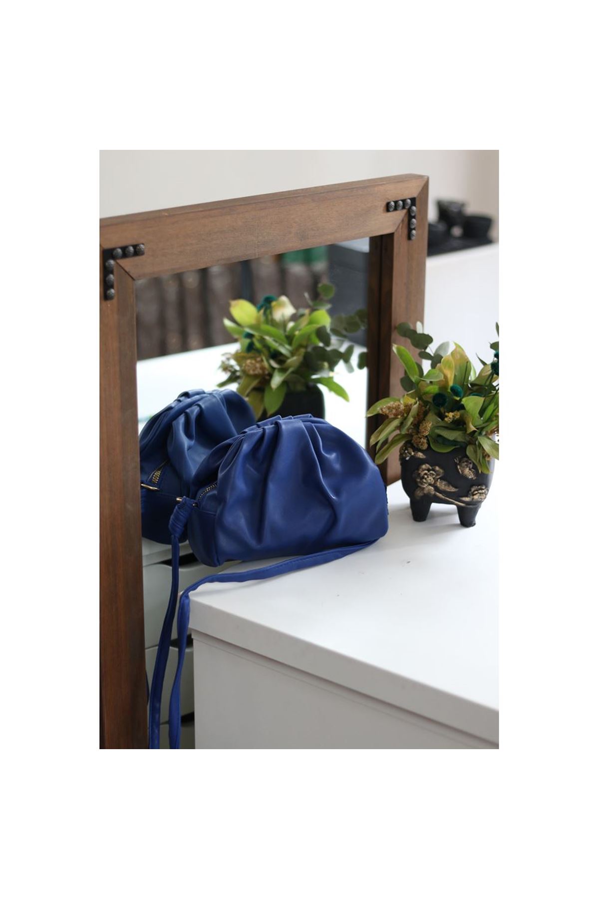 Kadın Mavi Yumuşak Pileli Omuz Çantası