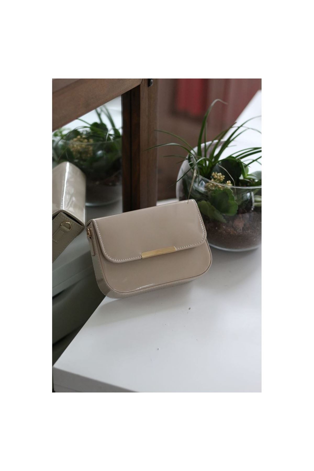 Kadın Nude Rugan Toka Detaylı Kumaş Askılı Omuz Çantası