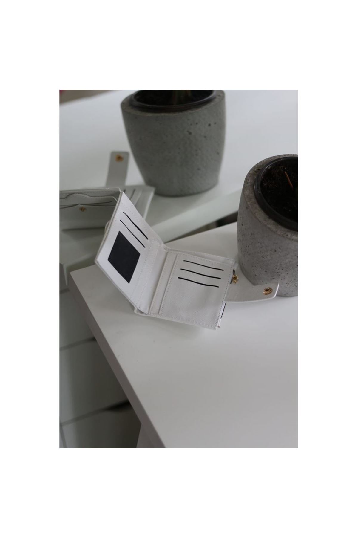 Kadın Beyaz Kroko Desenli Kartlık Detaylı Kare Cüzdan