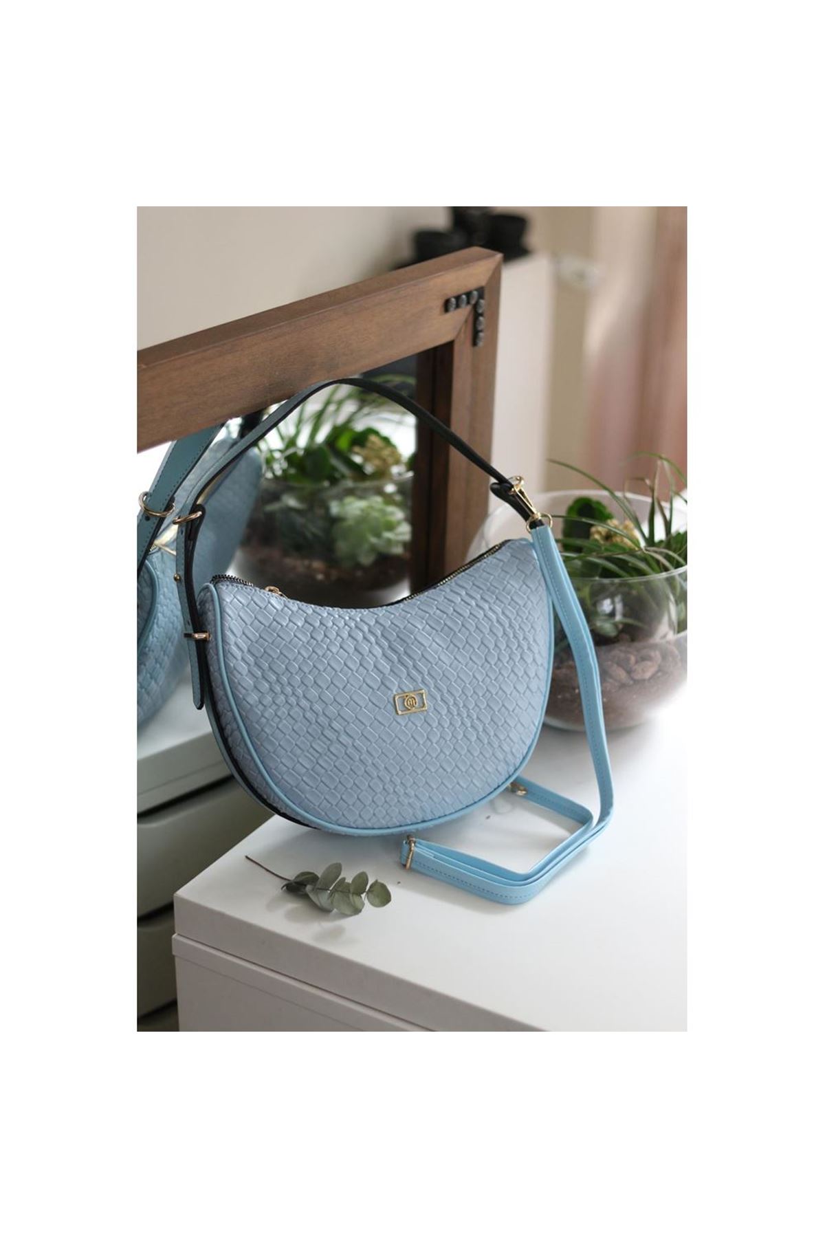 Kadın Bebe Mavi Kroko Oval Askılı Omuz Çantası