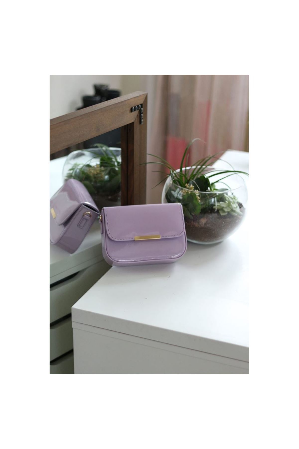 Kadın Lila Rugan Toka Detaylı Kumaş Askılı Omuz Çantası