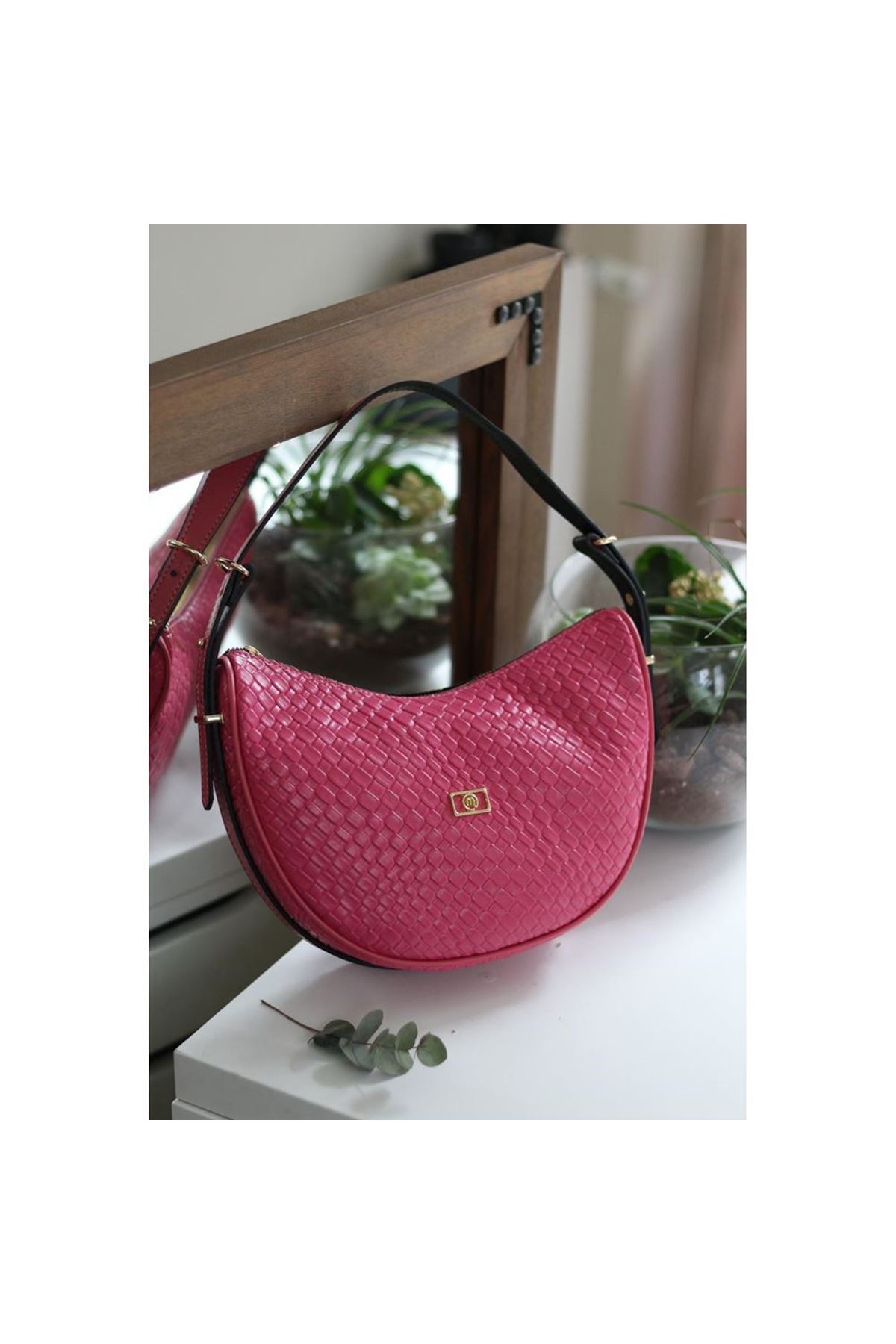 Kadın Fuşya Kroko Oval Askılı Omuz Çantası