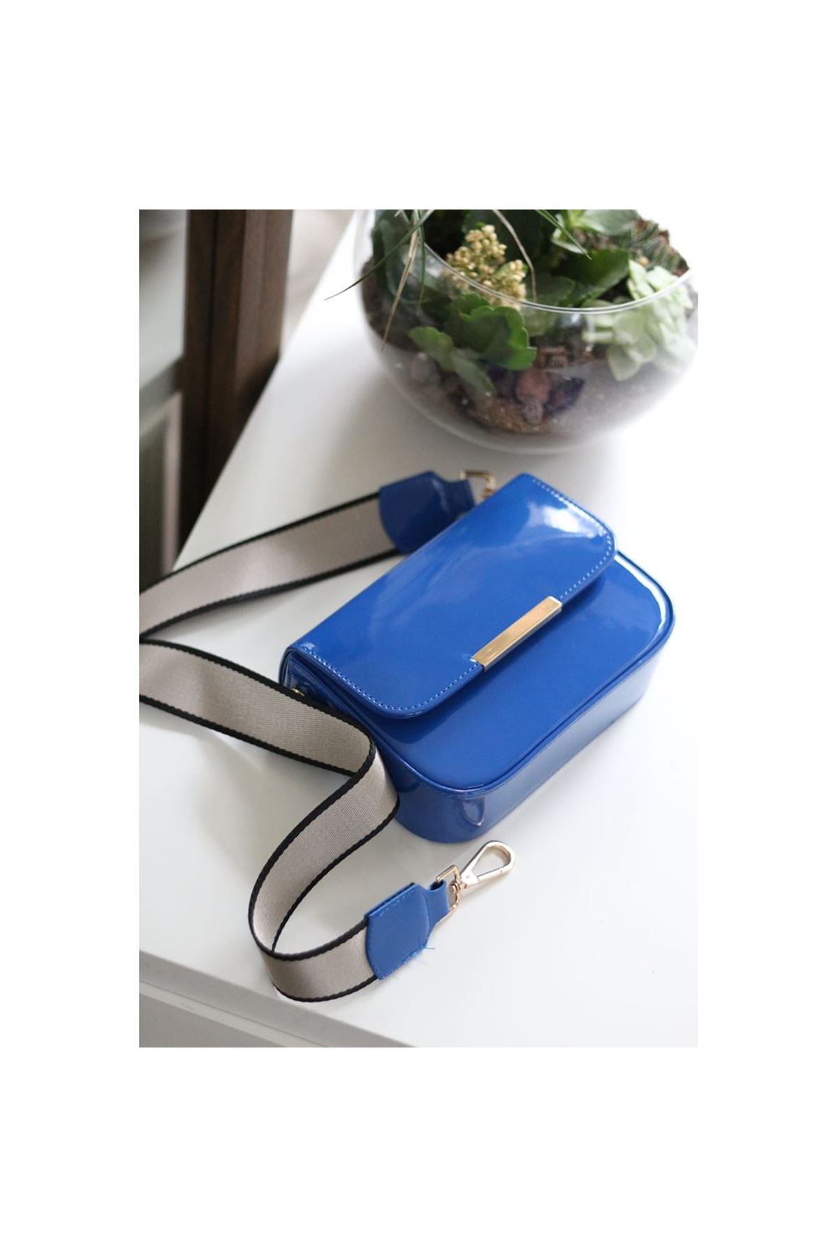 Kadın Lacivert Rugan Toka Detaylı Kumaş Askılı Omuz Çantası