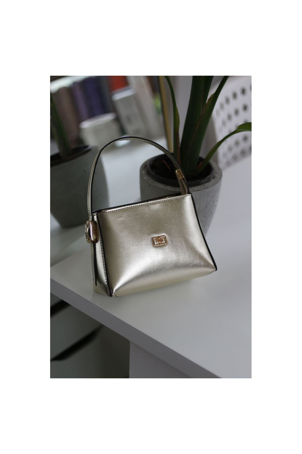 Kadın Gold Parlak Dokulu Tutma Saplı El Omuz Çantası