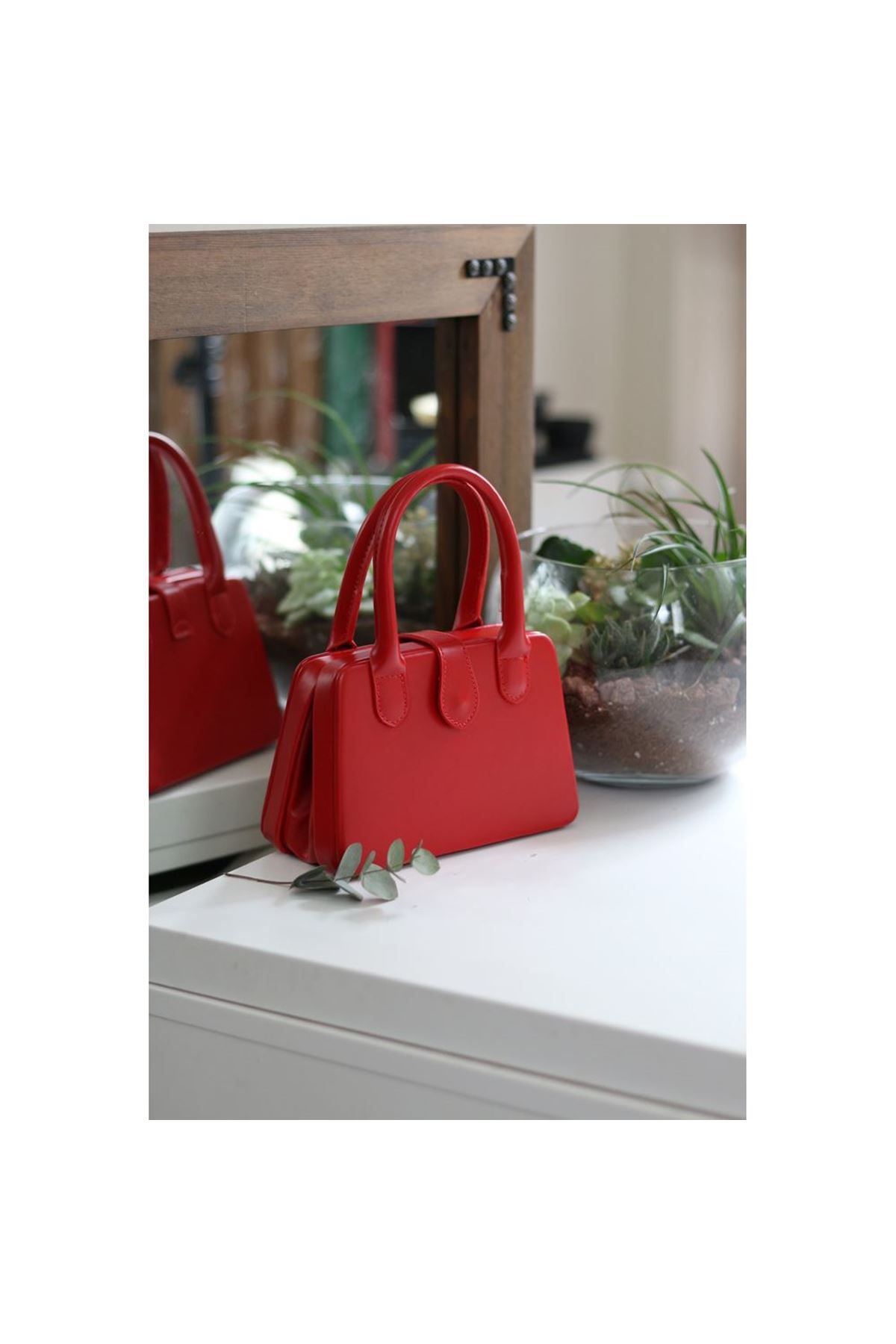 Kadın Kırmızı Çift Kulp Detaylı Mini Kalıp Omuz Çantası