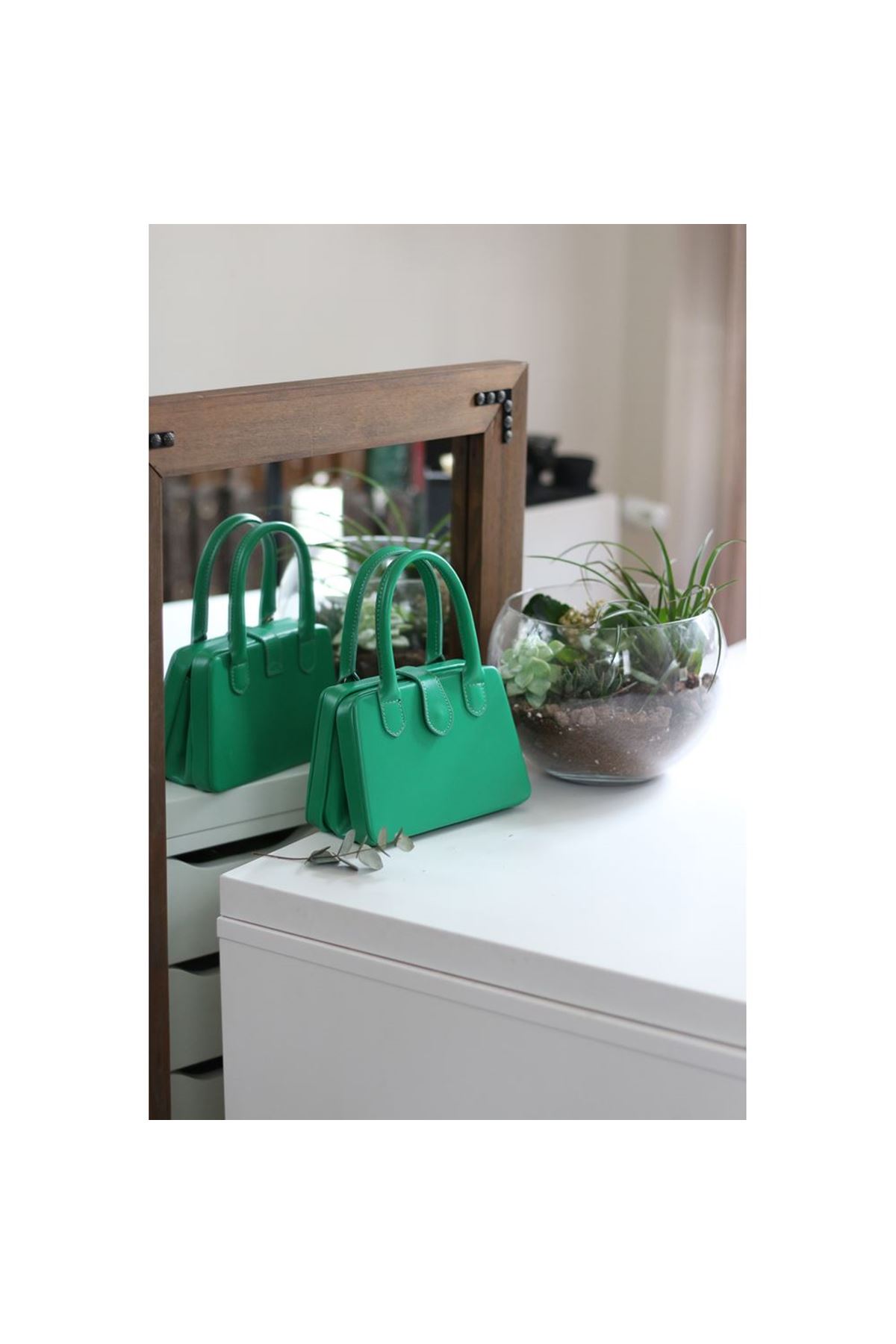 Kadın Yeşil Çift Kulp Detaylı Mini Kalıp Omuz Çantası