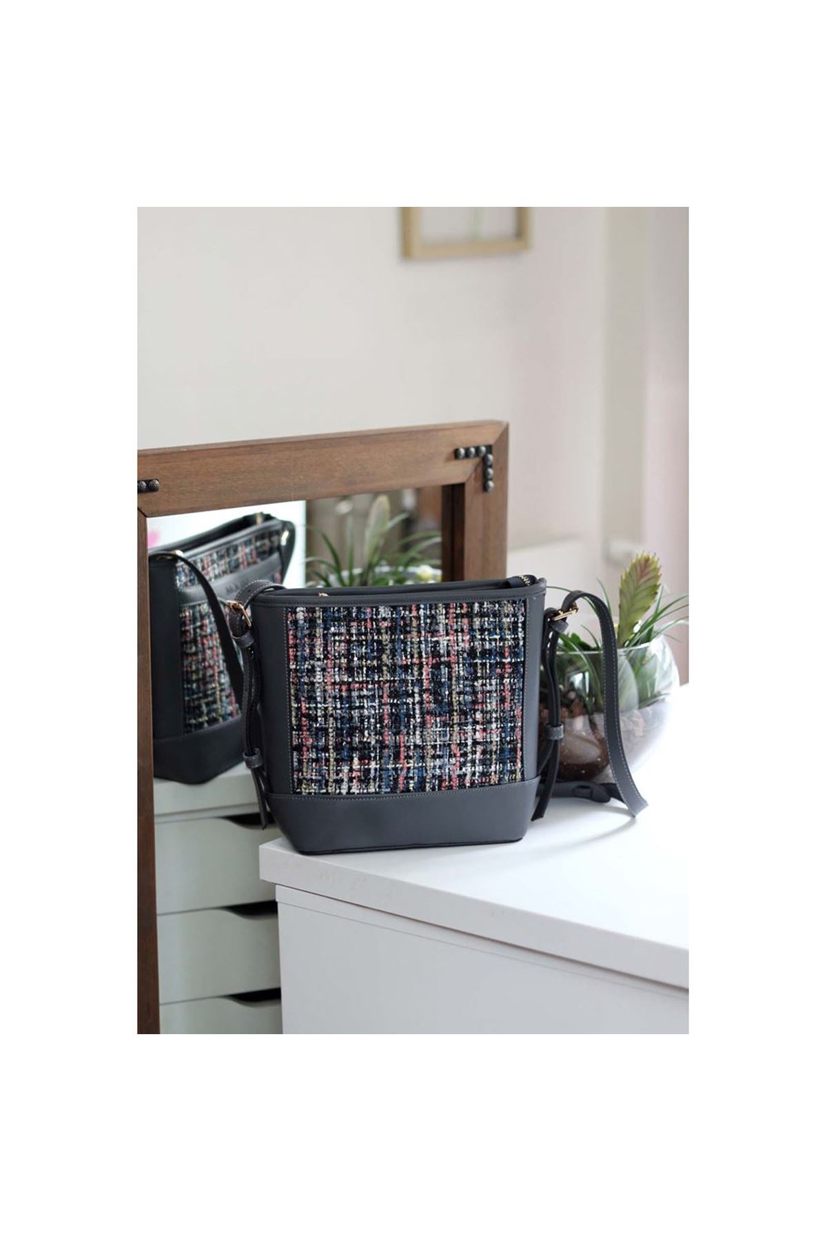 Kadın Gri Tüvit Ayarlanabilir Askılı Omuz Çantası