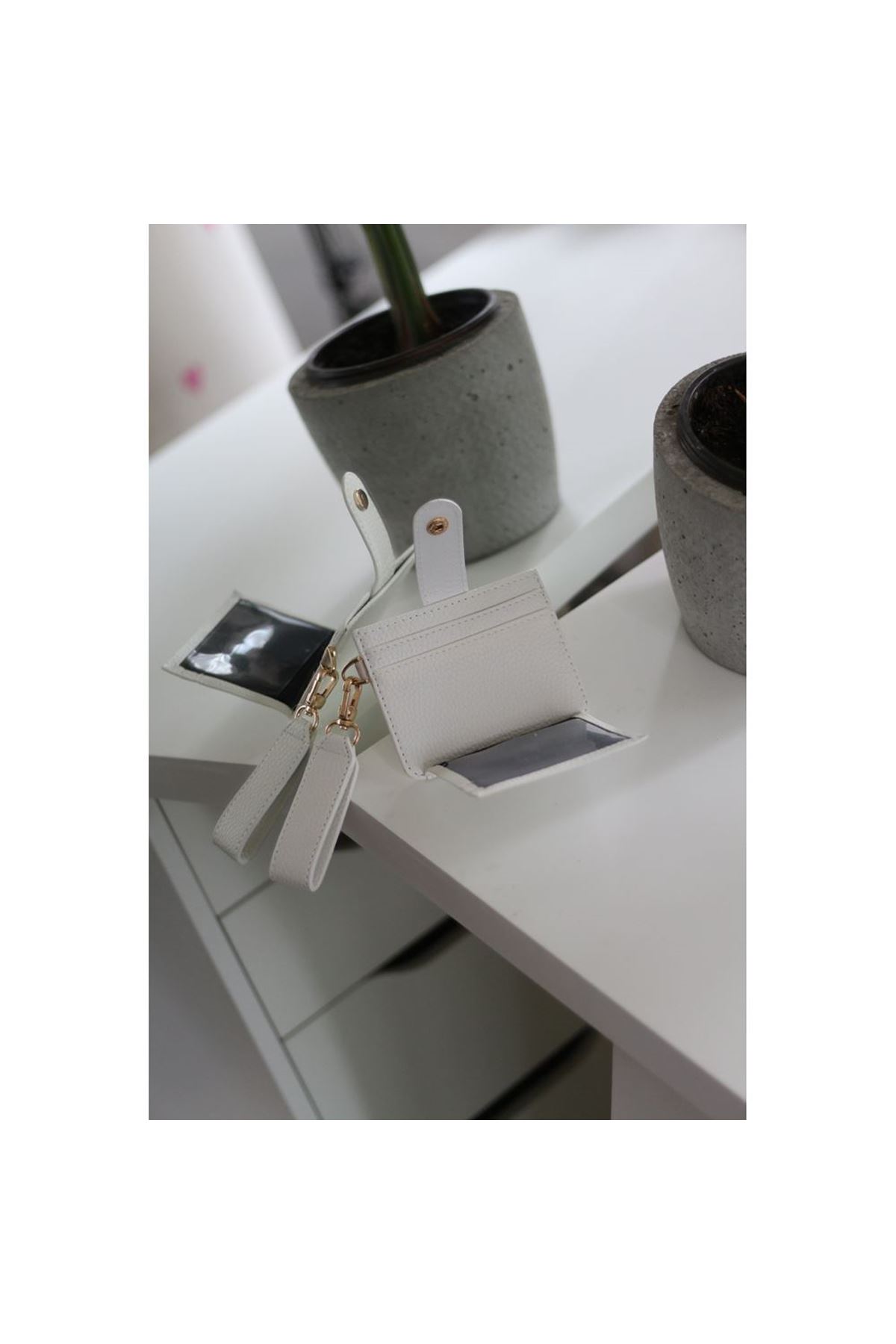 Kadın Beyaz Maskot Kartlık Cüzdan