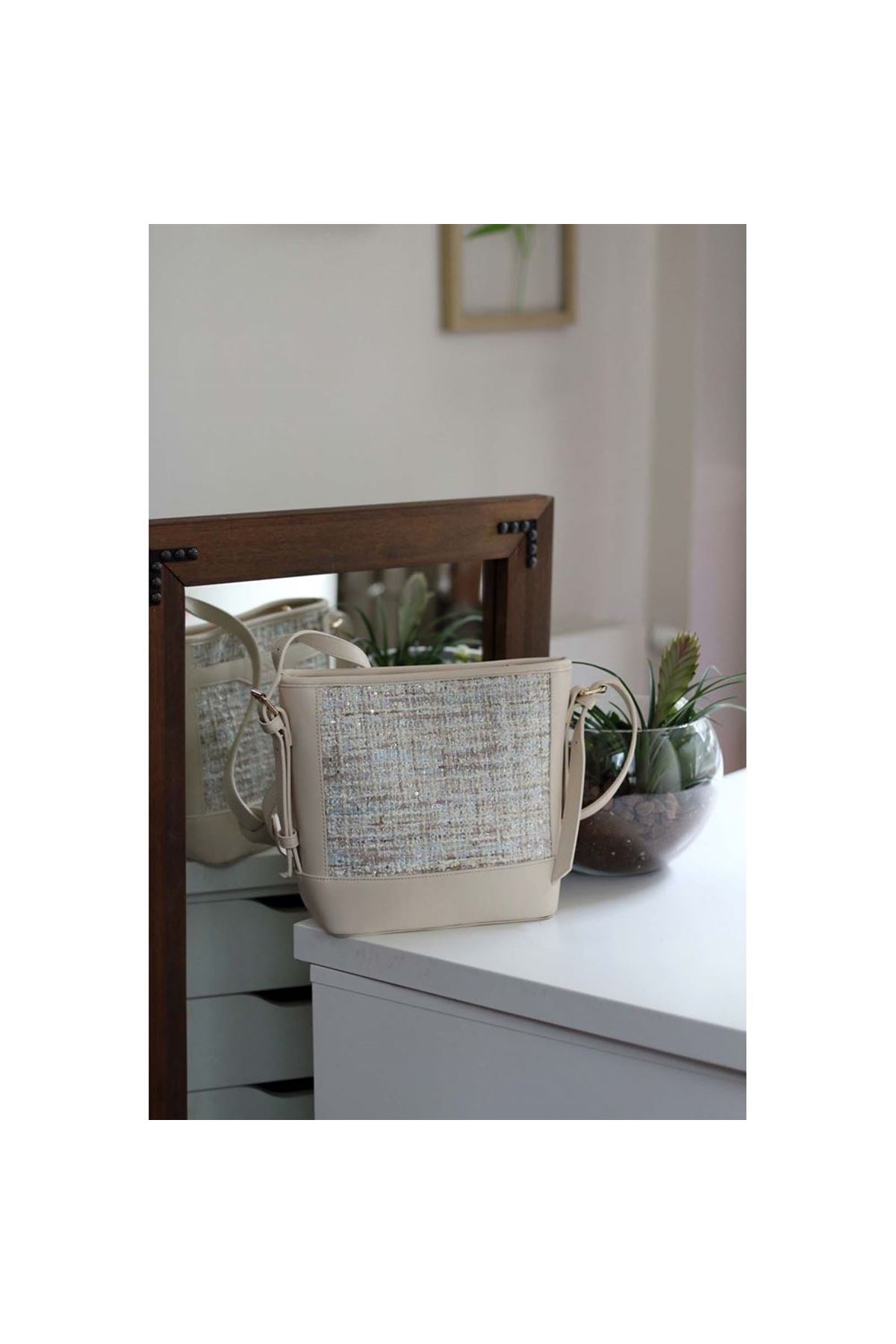 Kadın Krem Tüvit Ayarlanabilir Askılı Omuz Çantası