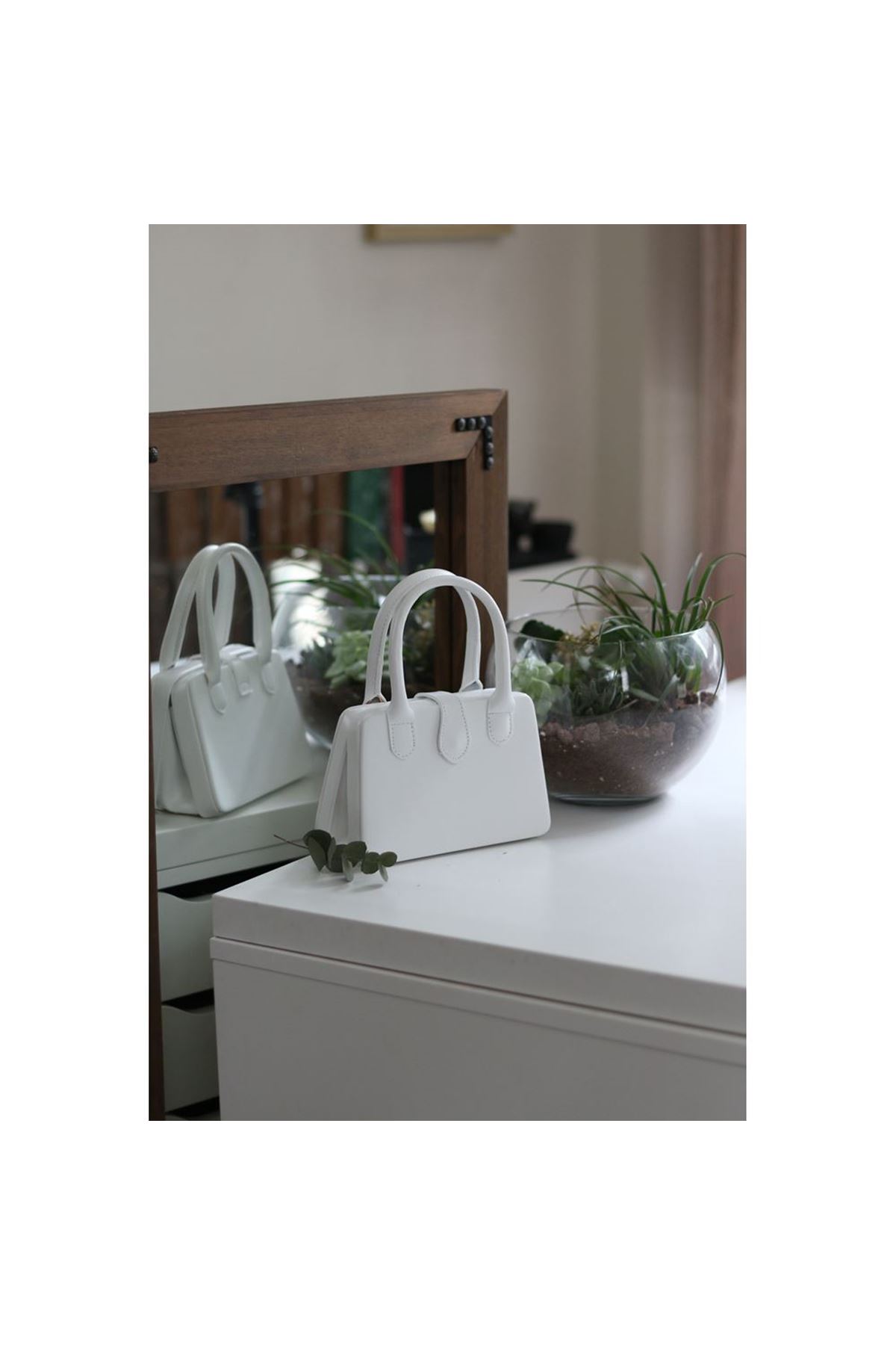 Kadın Beyaz Çift Kulp Detaylı Mini Kalıp Omuz Çantası