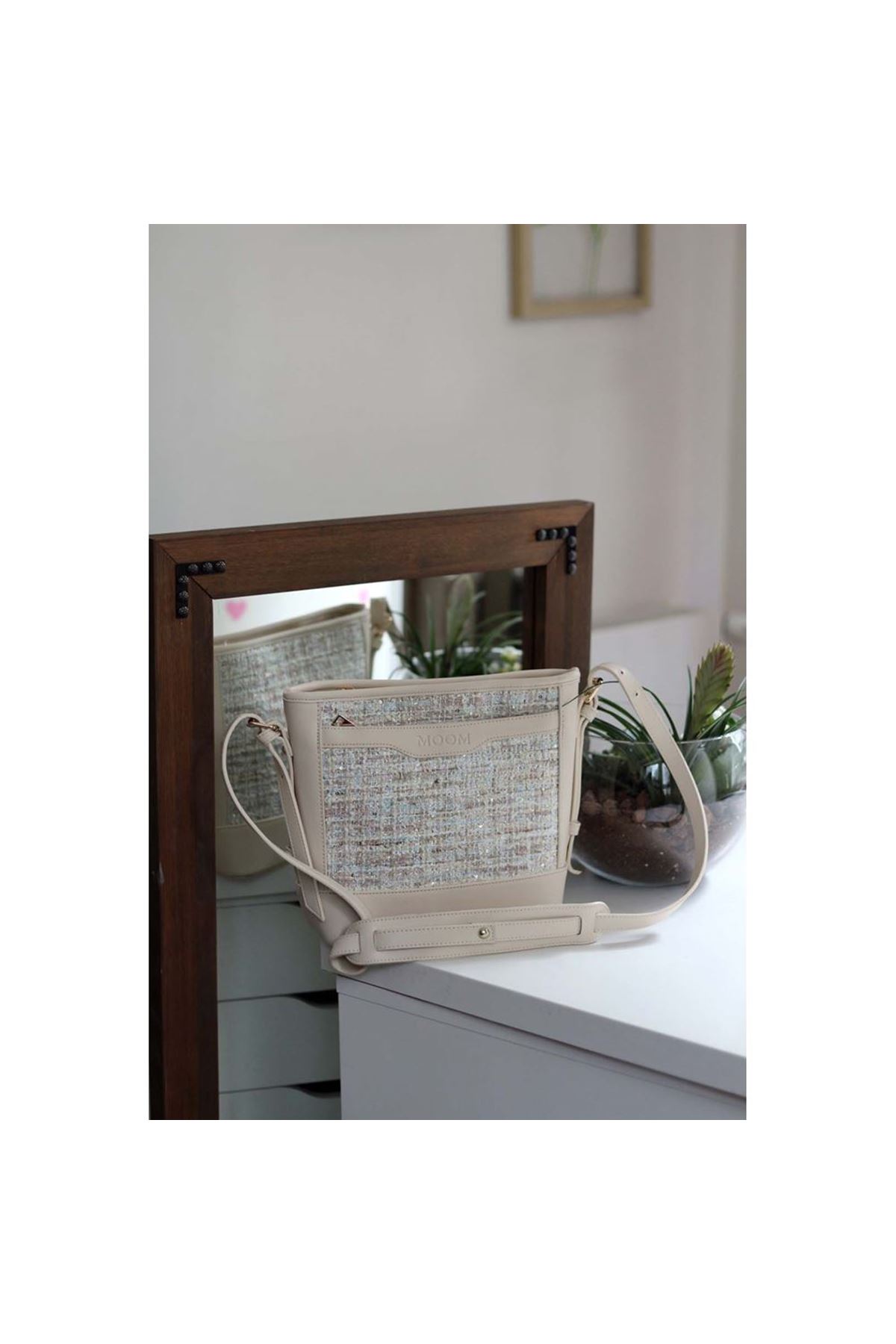 Kadın Krem Tüvit Ayarlanabilir Askılı Omuz Çantası