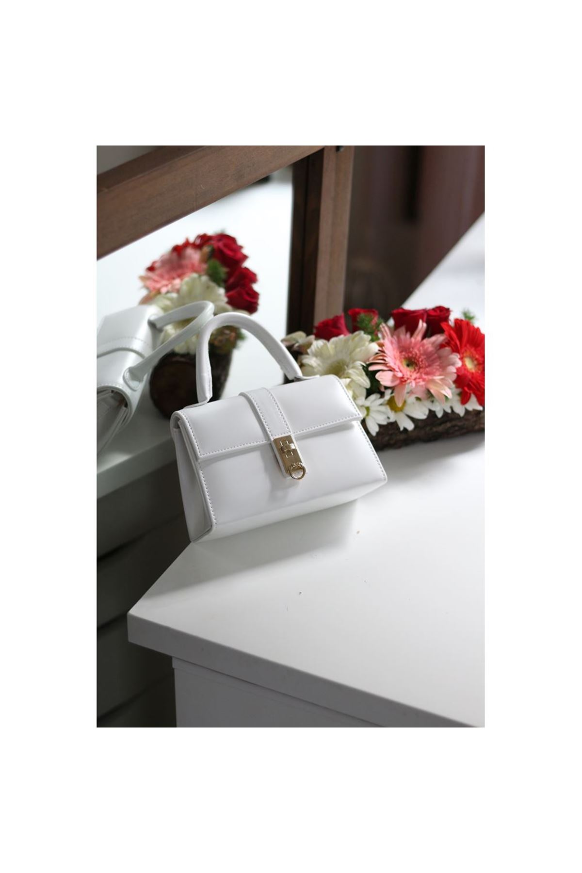 Kadın Beyaz Gold Kare Kilit Detaylı Mini El &amp;amp; Omuz Çantası