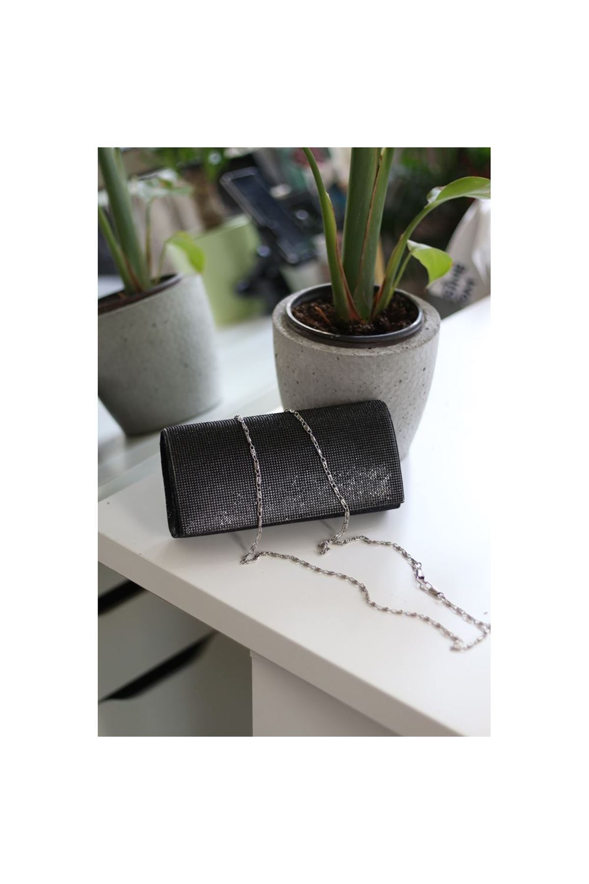 Kadın Siyah Taş Kapak Detaylı Zincirli Abiye Omuz Çantası