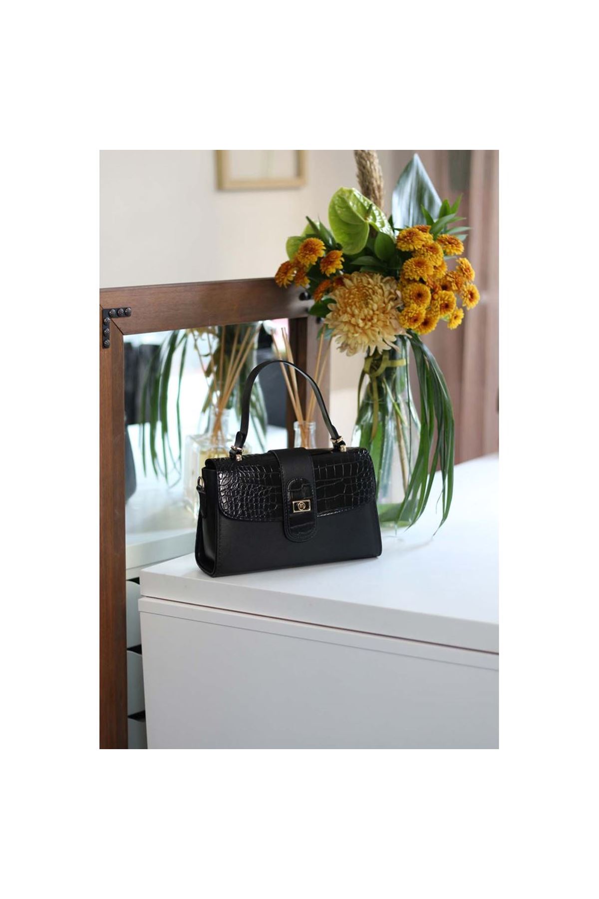 Kadın Siyah Askılı El Omuz Çantası