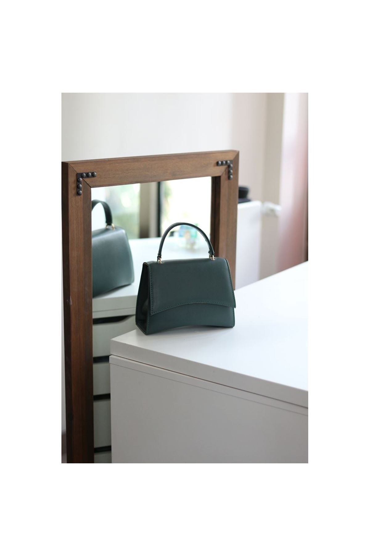 Kadın Haki Geniş Kapak Detaylı Omuz Çantası