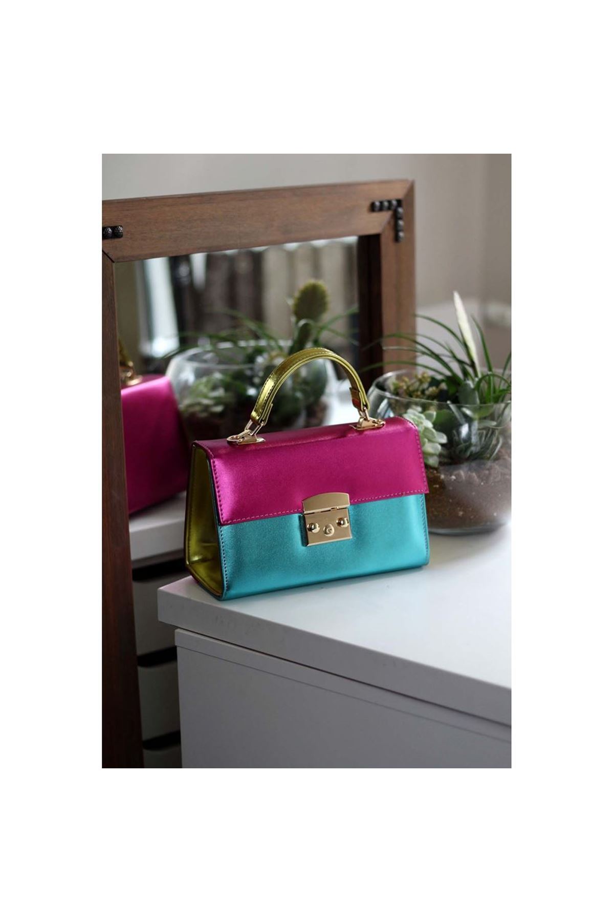 Kadın Üç Renkli Kilit Detaylı Askılı Omuz Çantası