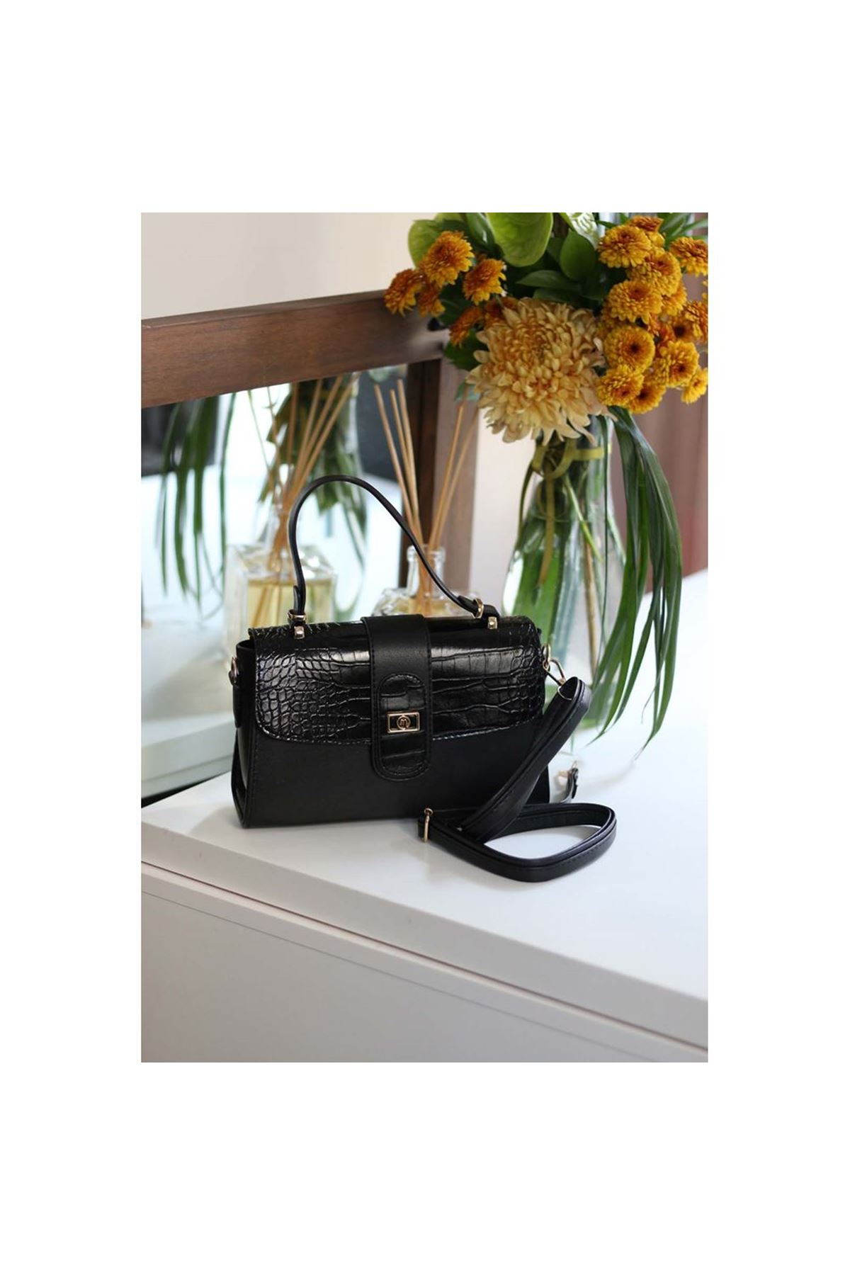 Kadın Siyah Askılı El Omuz Çantası