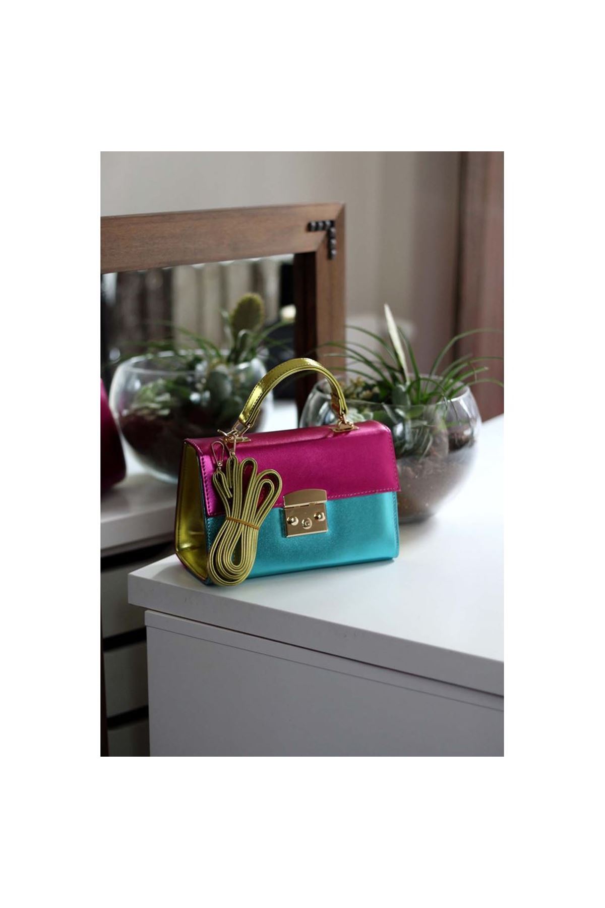 Kadın Üç Renkli Kilit Detaylı Askılı Omuz Çantası