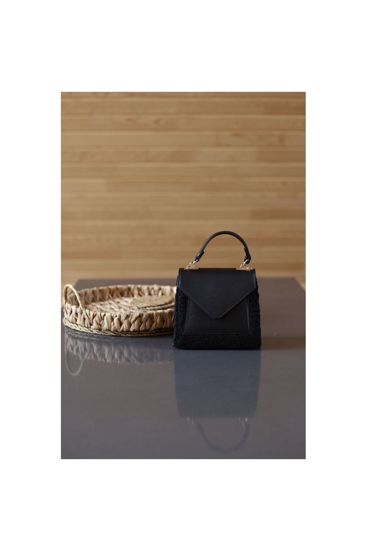 Kadın Siyah Peluş Kapak Detaylı El ve Omuz Çantası