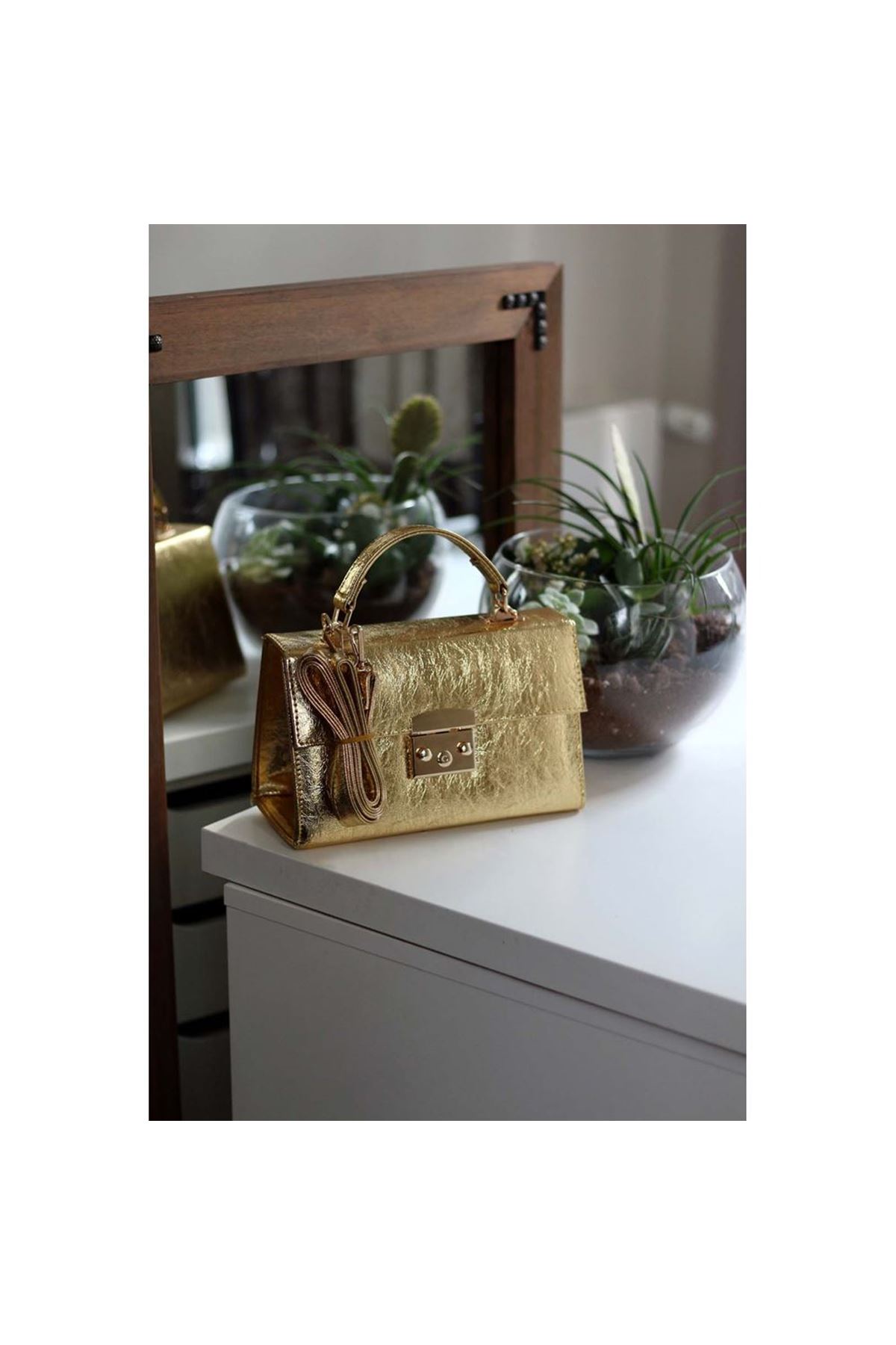 Kadın Gold Kilit Detaylı Askılı Omuz Çantası