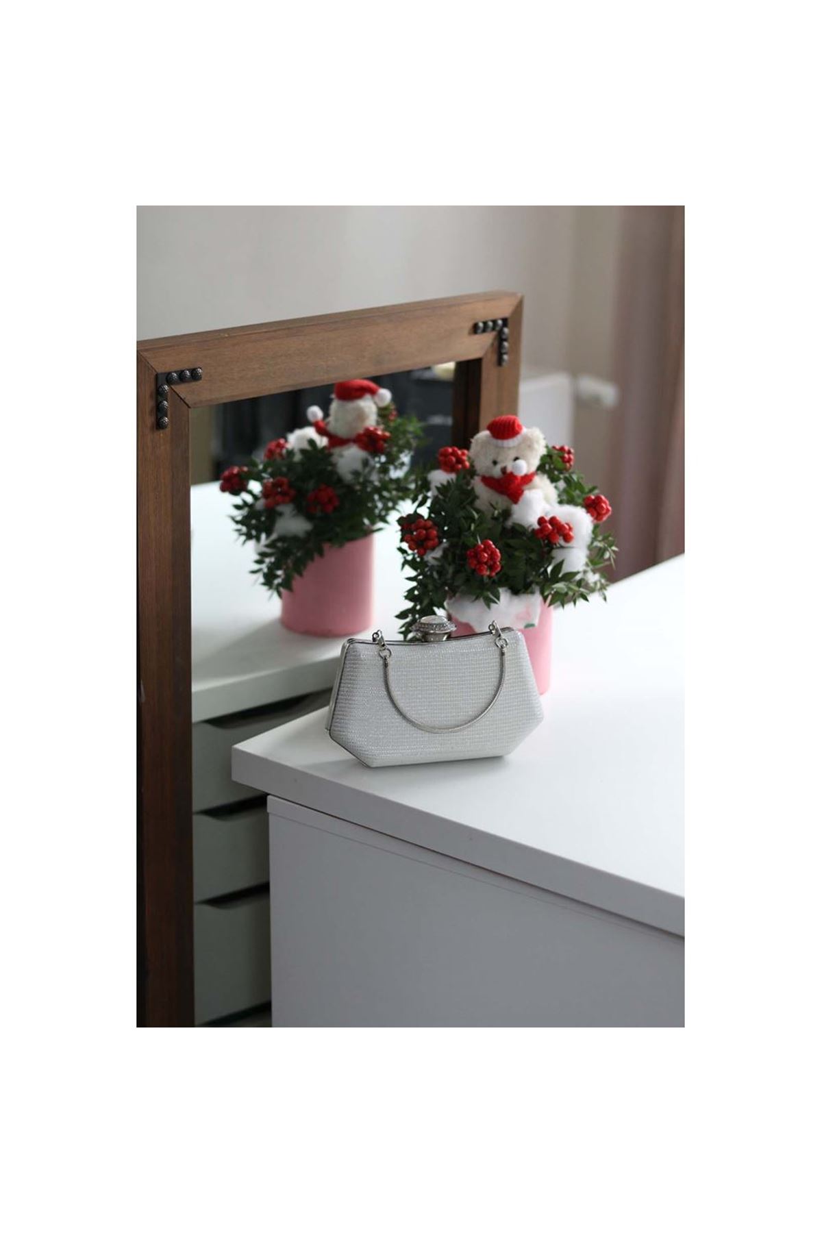 Kadın Beyaz Tutma Detaylı Abiye Çanta