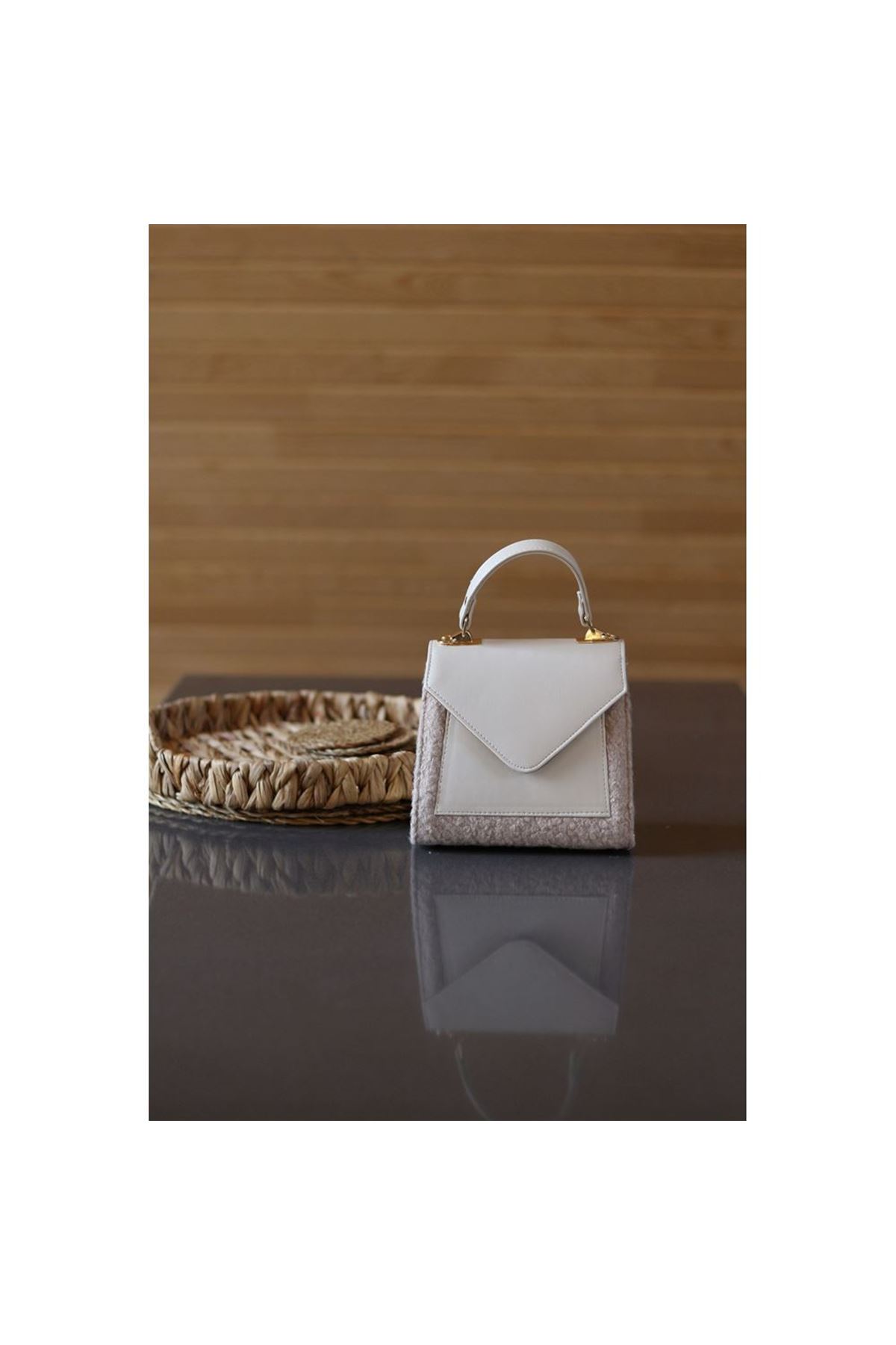 Kadın Krem Peluş Kapak Detaylı El ve Omuz Çantası