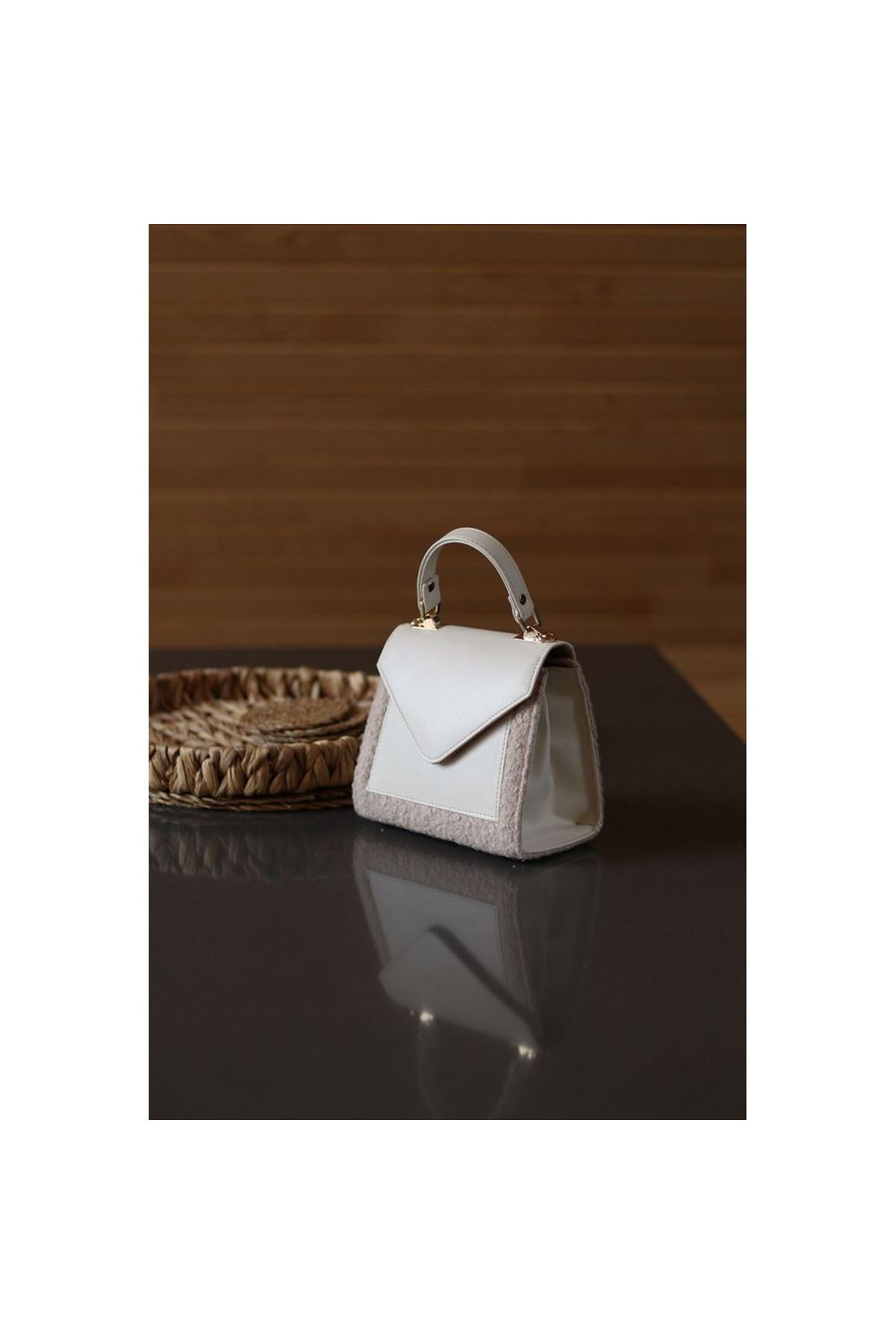 Kadın Krem Peluş Kapak Detaylı El ve Omuz Çantası