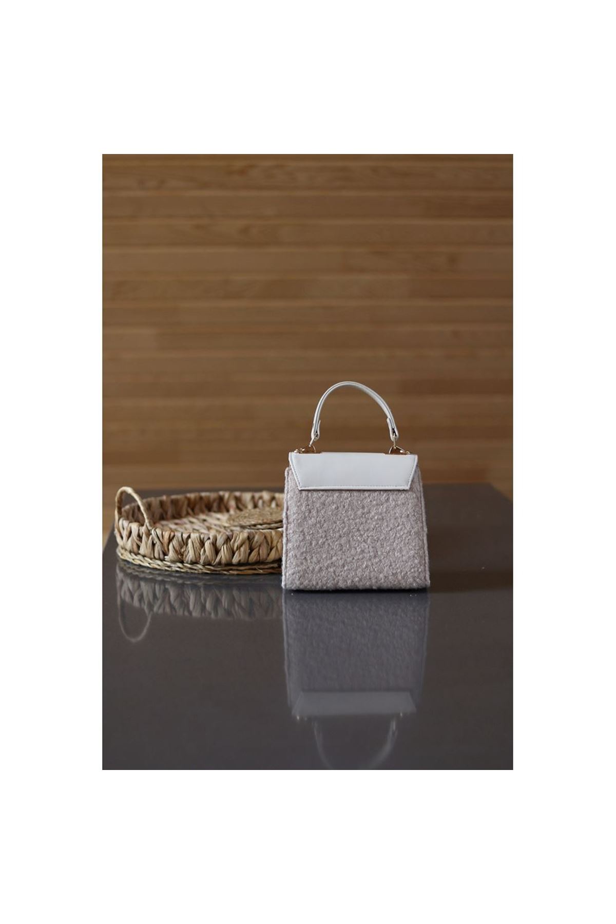 Kadın Krem Peluş Kapak Detaylı El ve Omuz Çantası