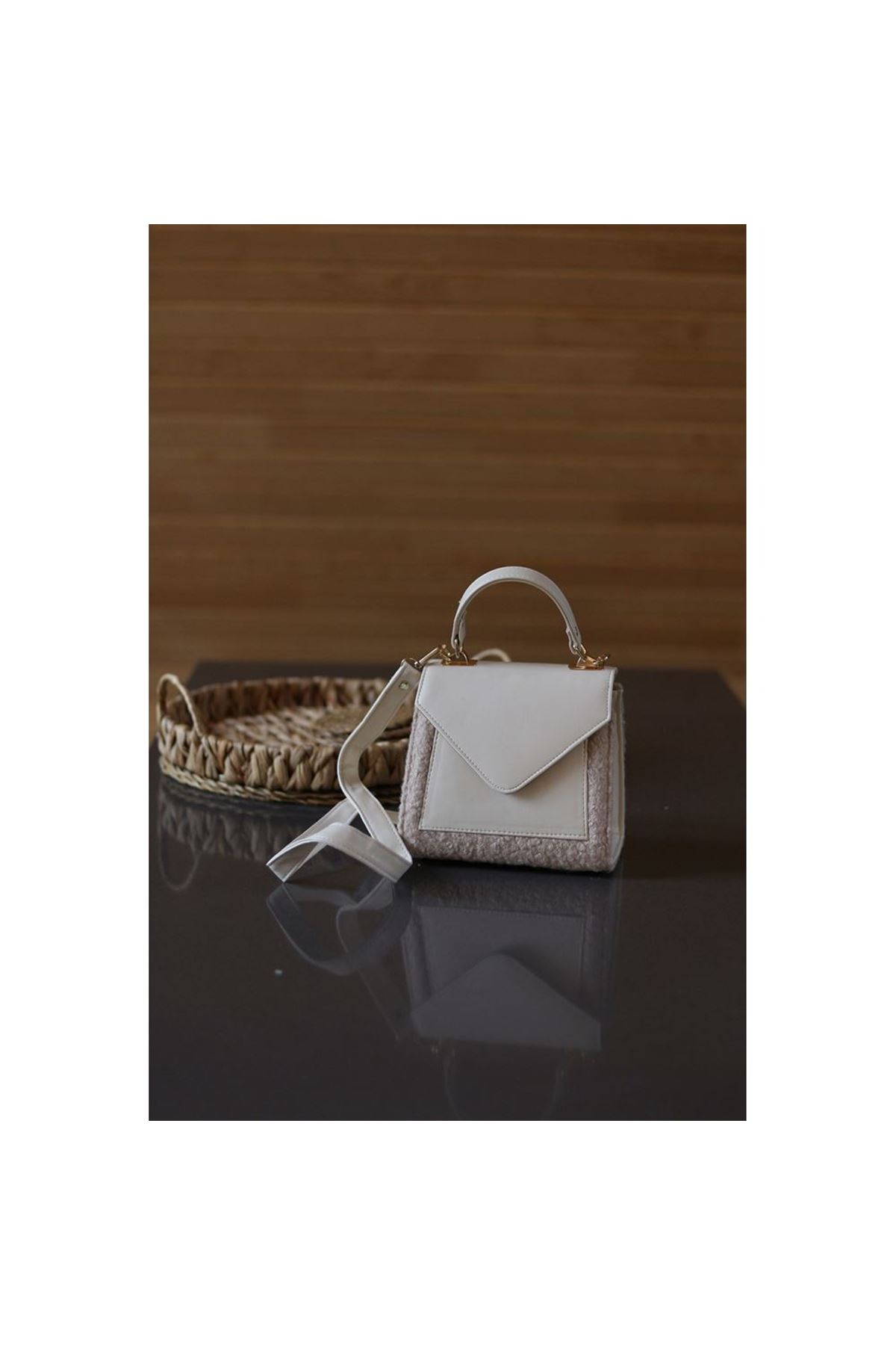 Kadın Krem Peluş Kapak Detaylı El ve Omuz Çantası