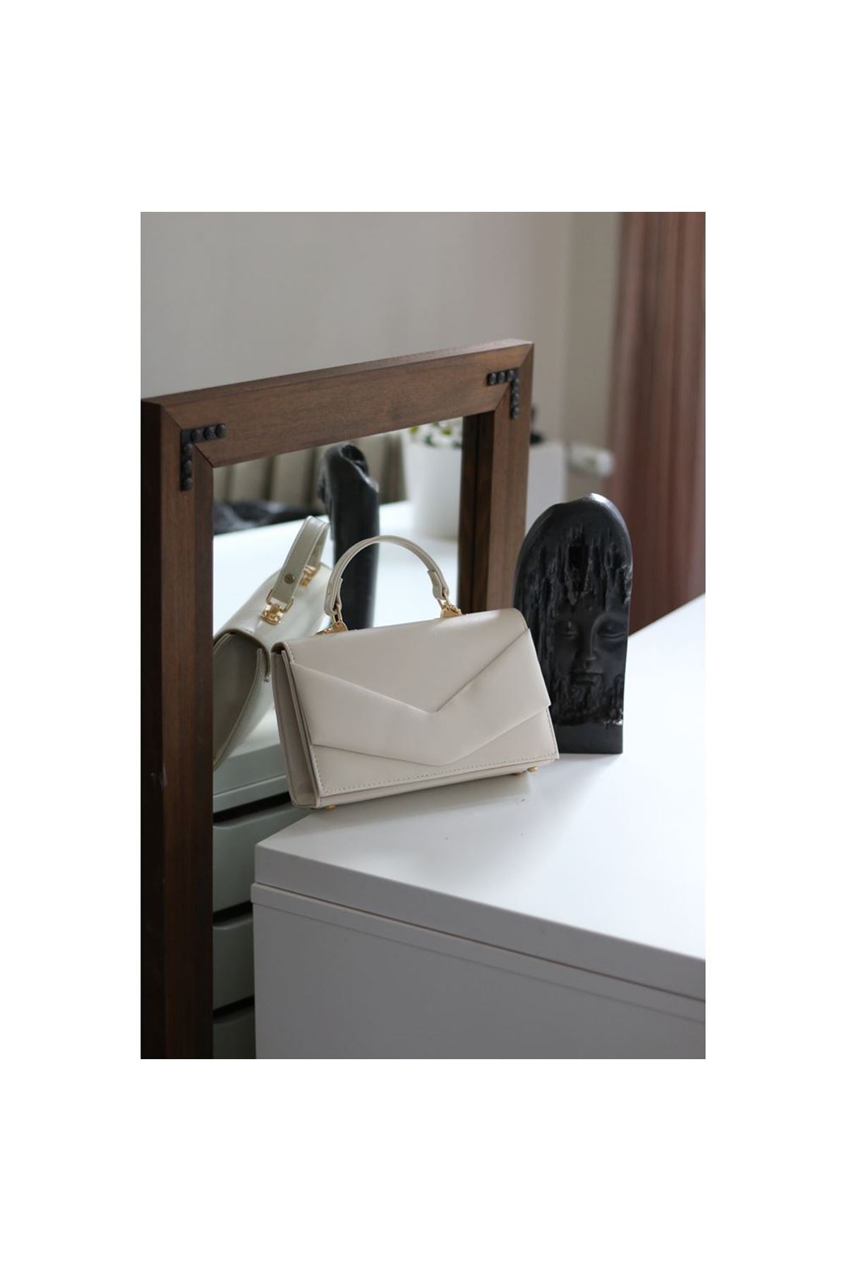 Krem Zarf Tutma Saplı Omuz Çantası