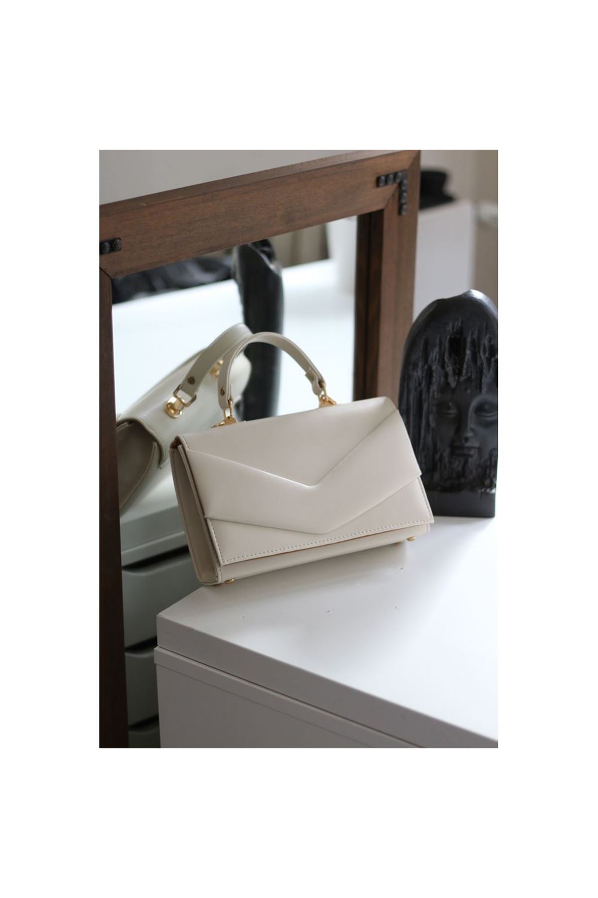 Krem Zarf Tutma Saplı Omuz Çantası