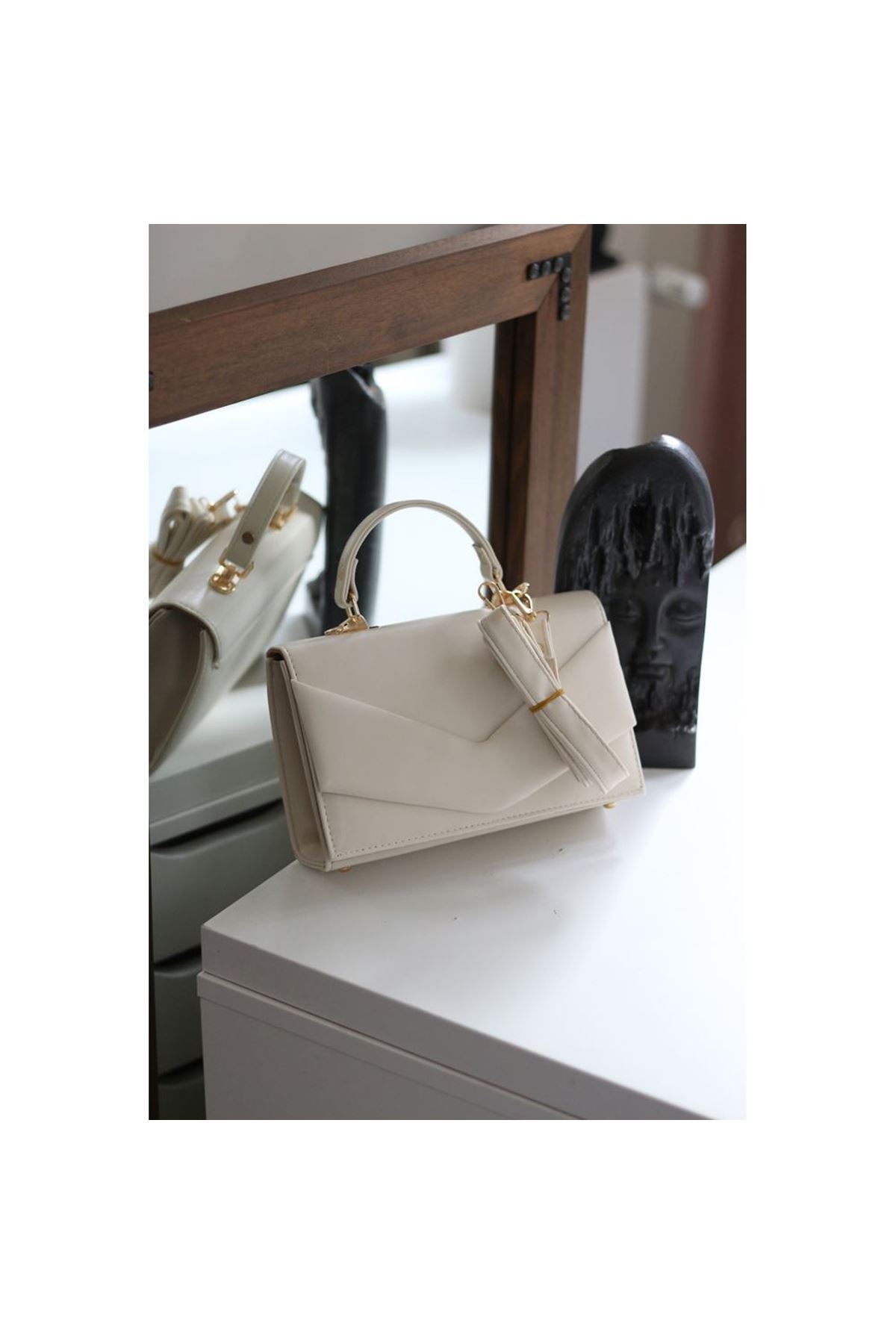 Krem Zarf Tutma Saplı Omuz Çantası