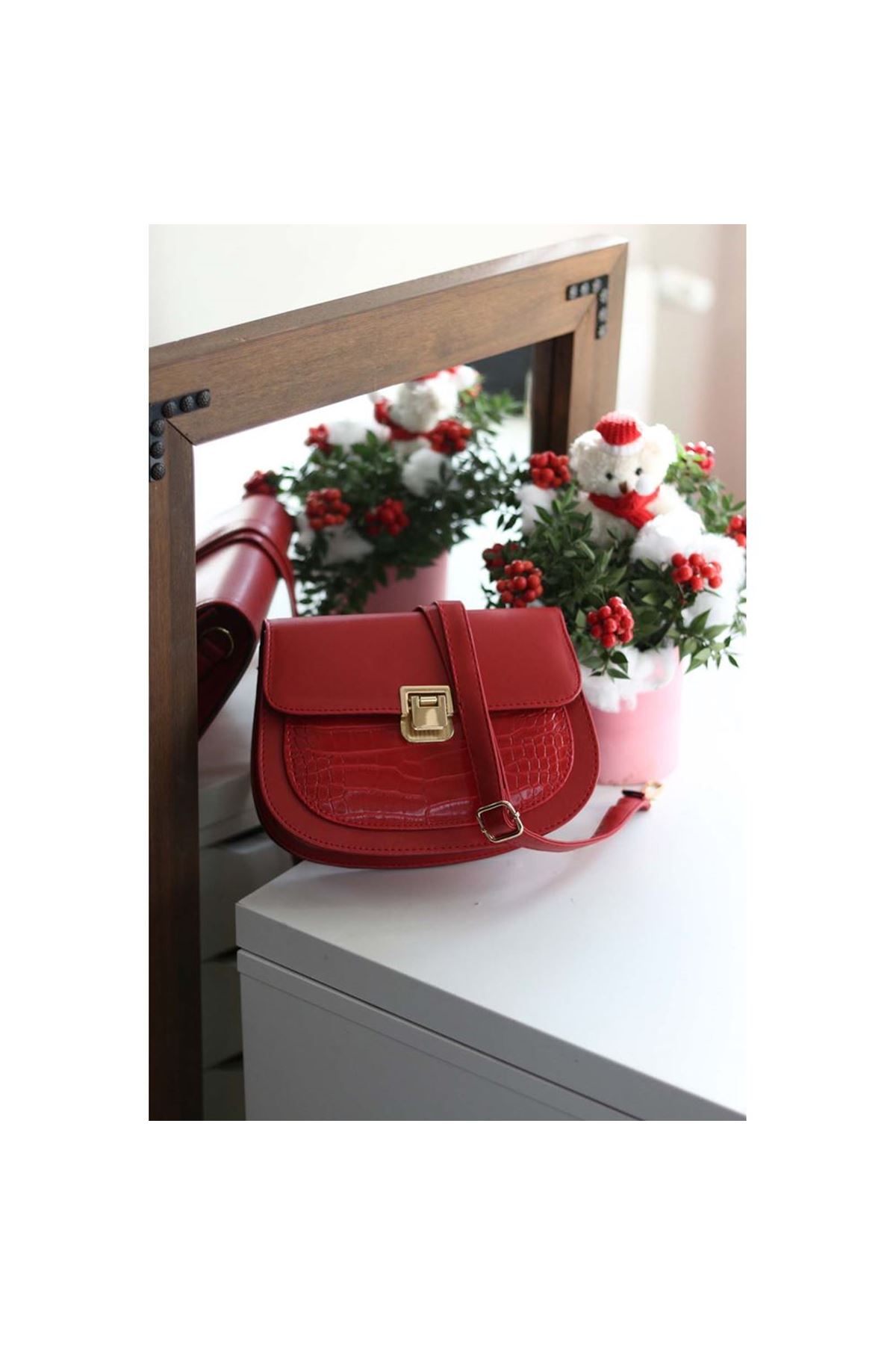 Kadın Kırmızı Ayarlanabilir Askılı Omuz Çantası