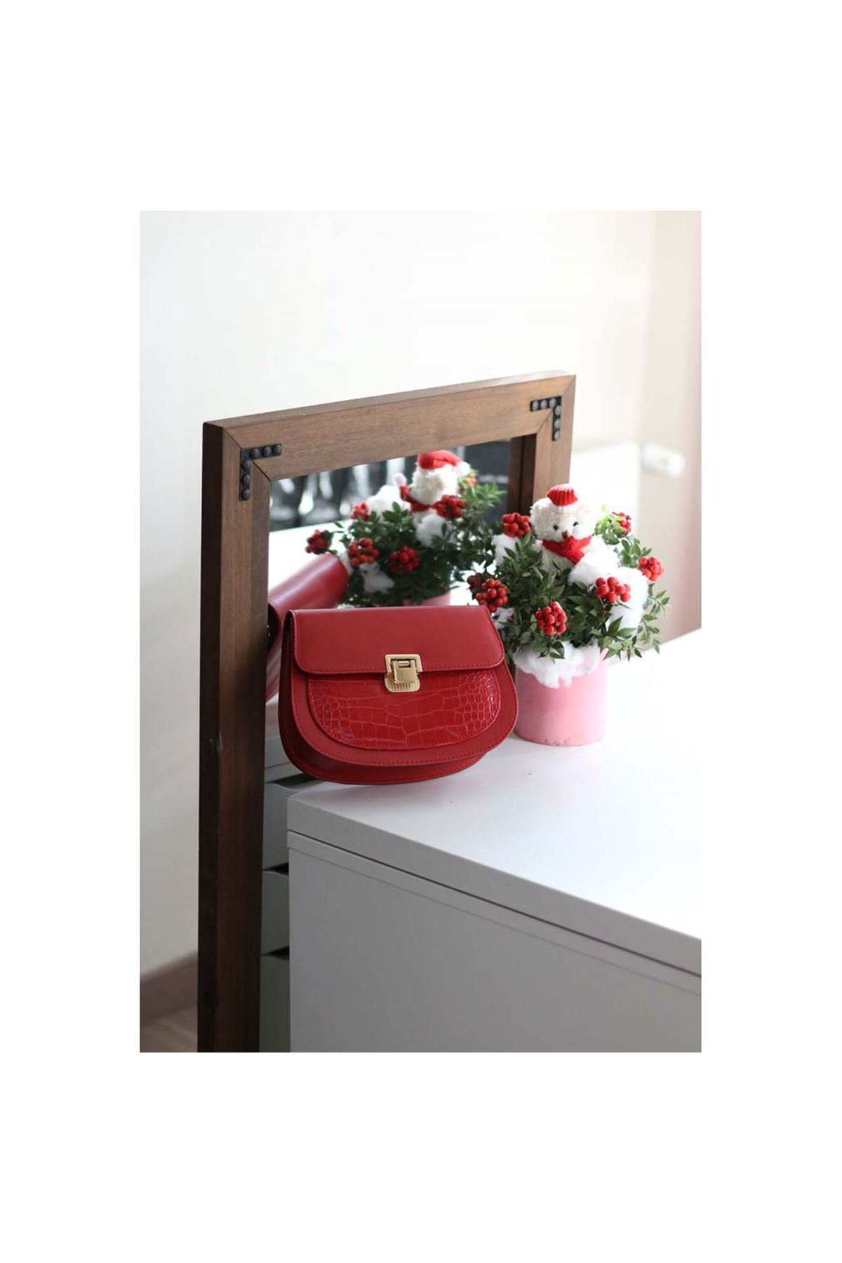 Kadın Kırmızı Ayarlanabilir Askılı Omuz Çantası