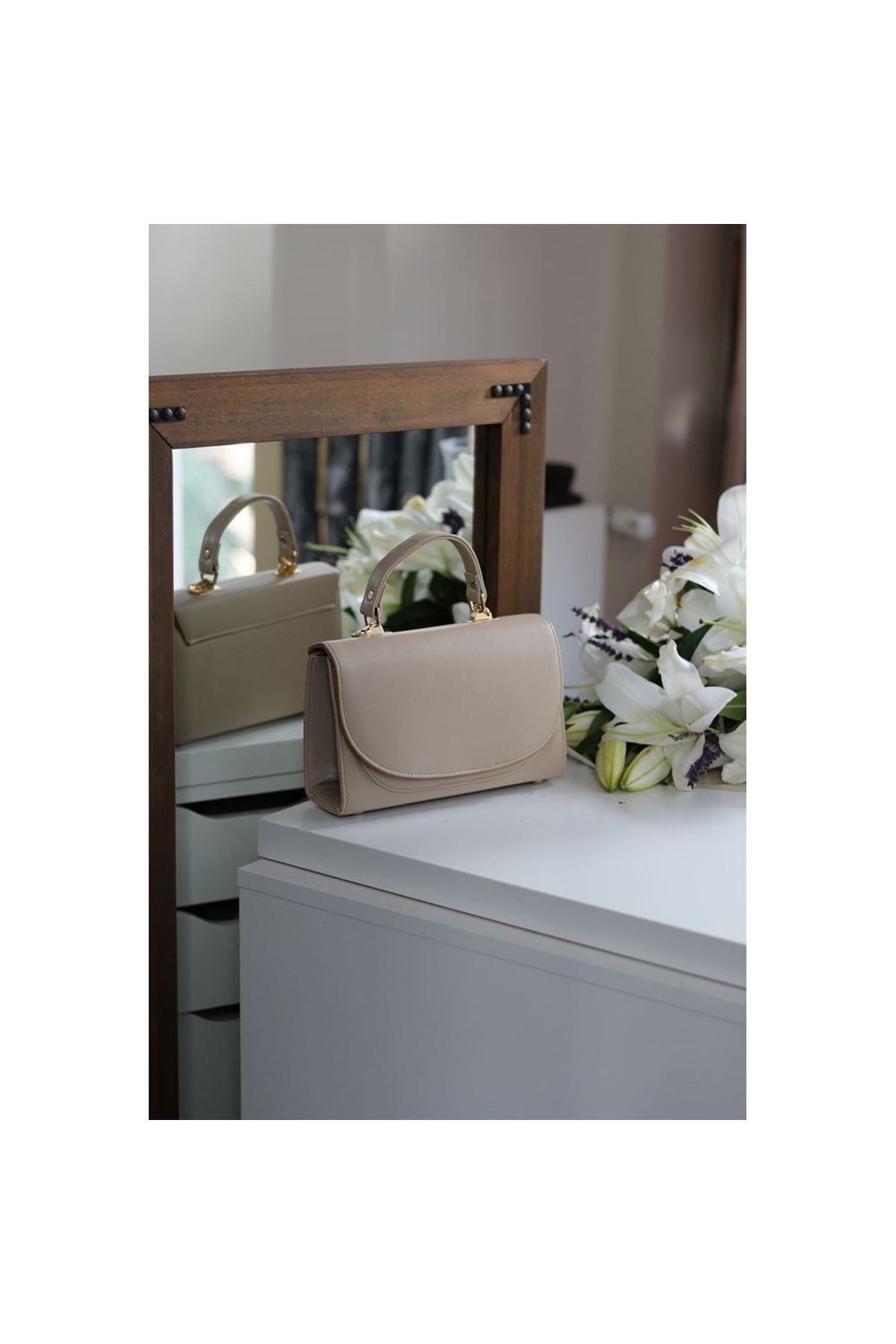 Kadın Nude Oval Kapak Detaylı Askılı Omuz Çantası