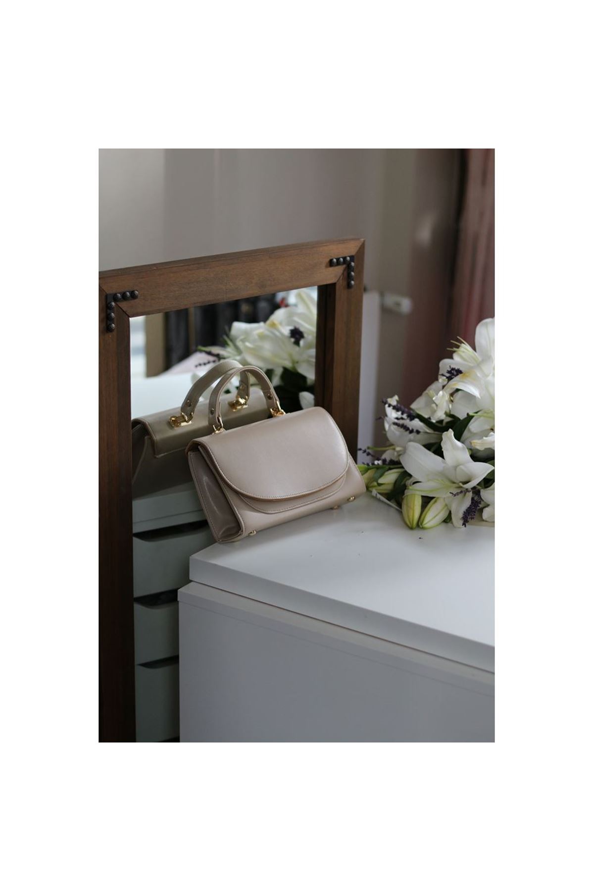 Kadın Nude Oval Kapak Detaylı Askılı Omuz Çantası