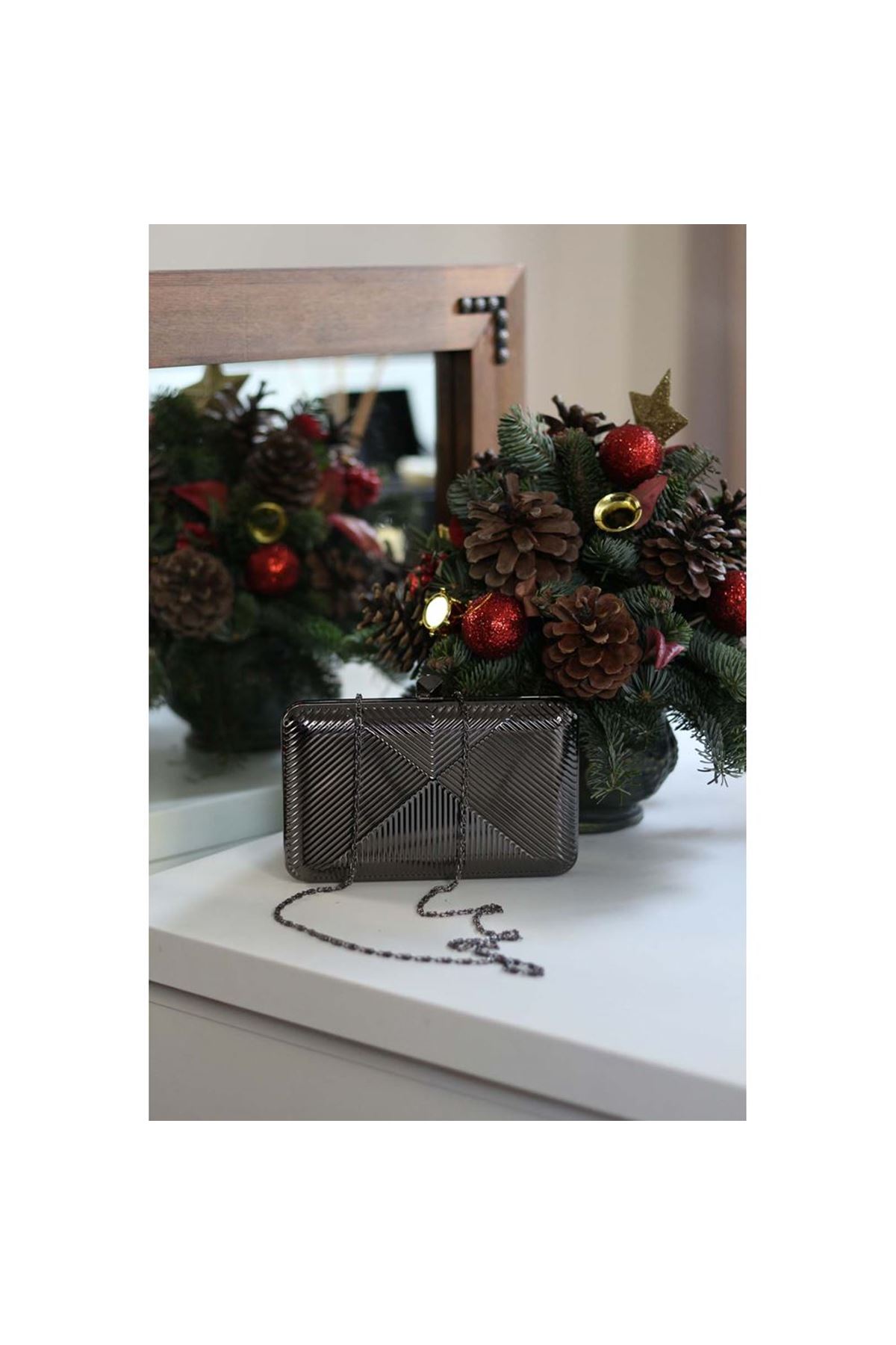 Kadın Siyah Metal Zincir Askılı Abiye Çanta